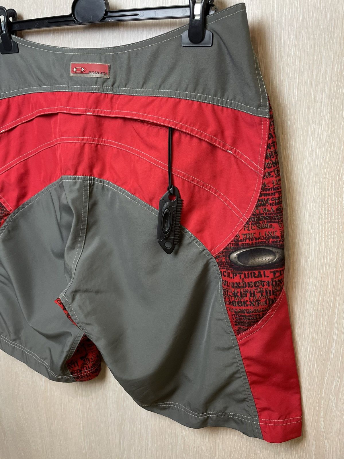 Oakley Rare Vintage Oakley Shorts Size US 33 - 2 Thumbnail