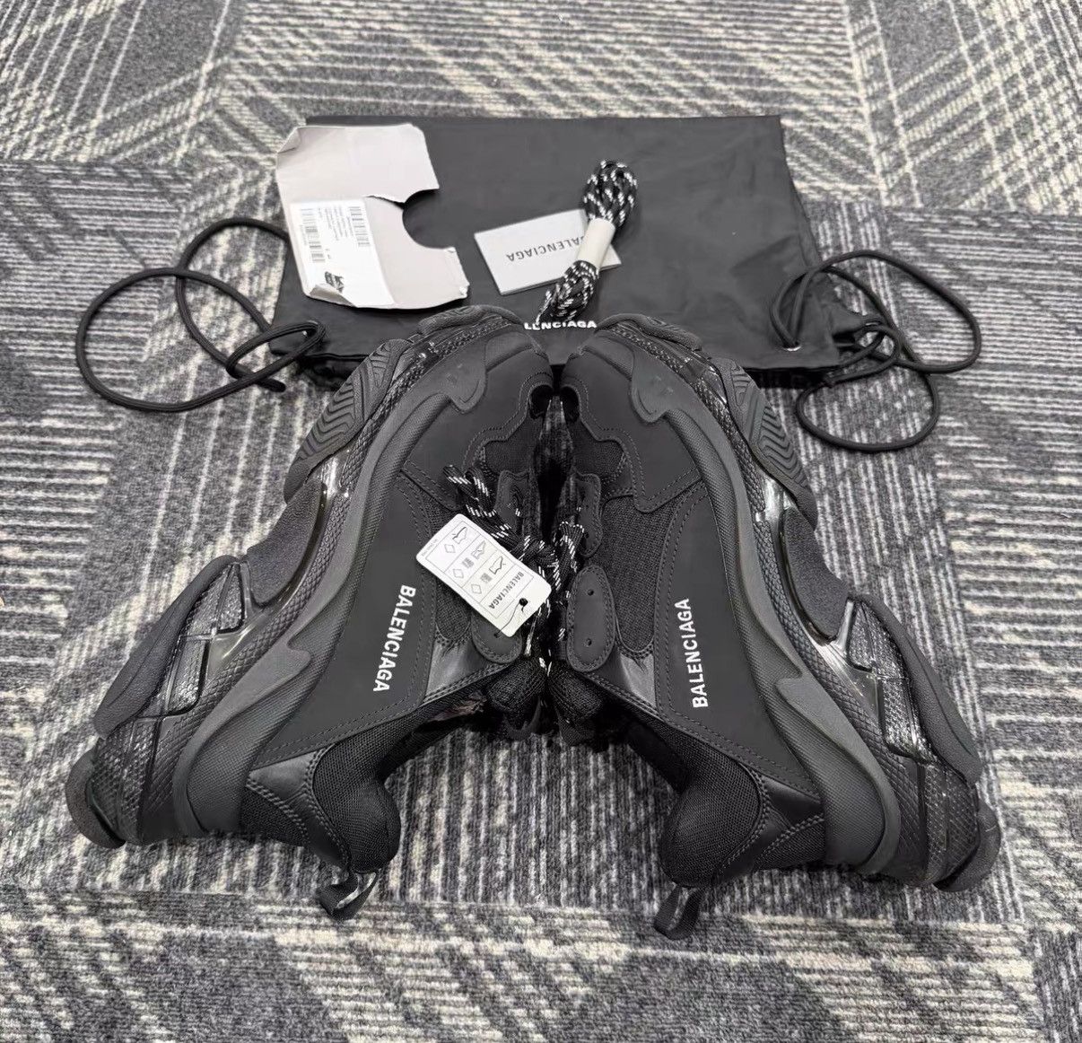 Balenciaga Balenciaga Triple S Low-top Dad Sneakers J42 Size US 11 / EU 44 - 4 Thumbnail