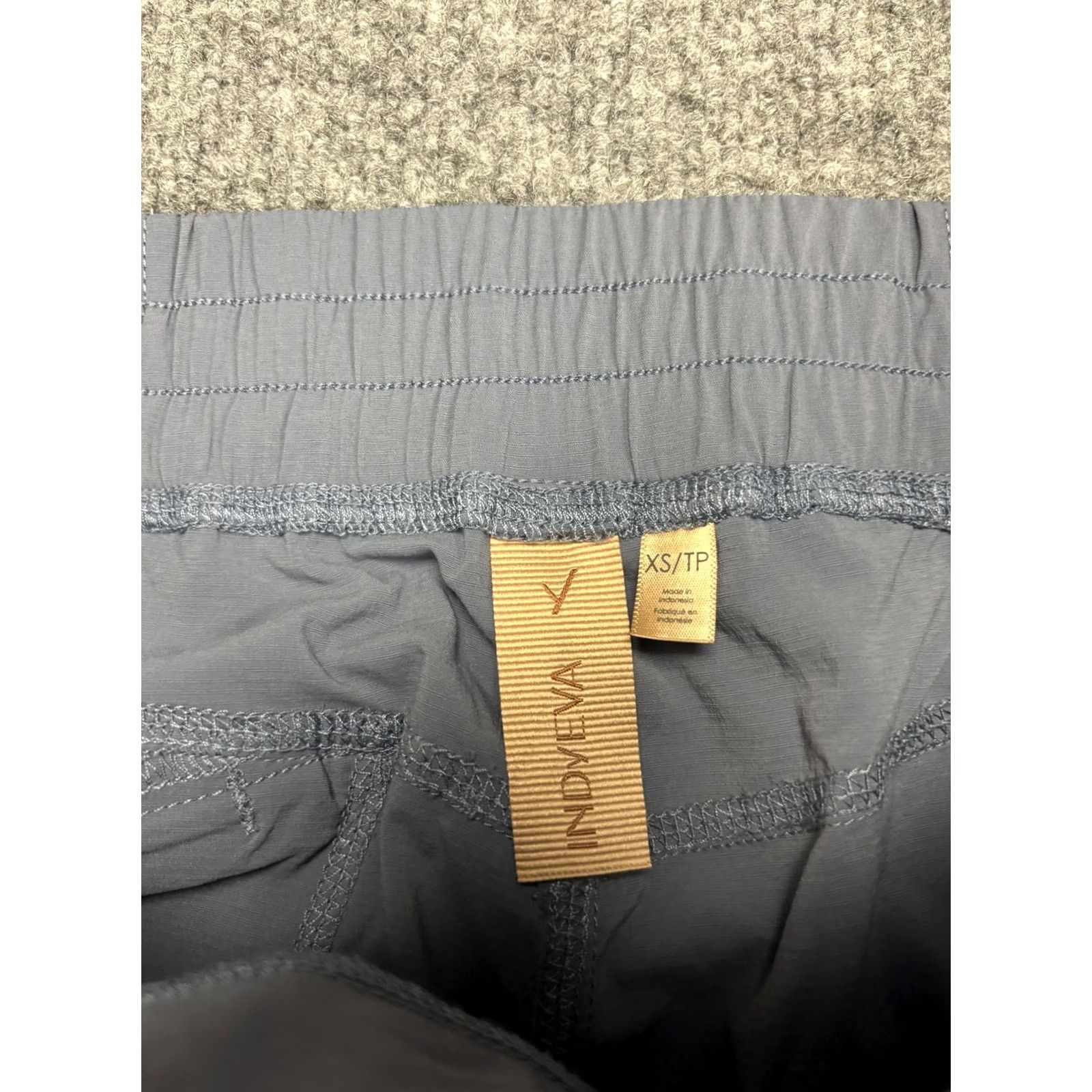 Vintage Indyeva Pants Womens XS Gray Lightweight Tapered Ankle Hiking Zip Pocket Stretch Size 26" / US 2 / IT 38 - 2 Thumbnail