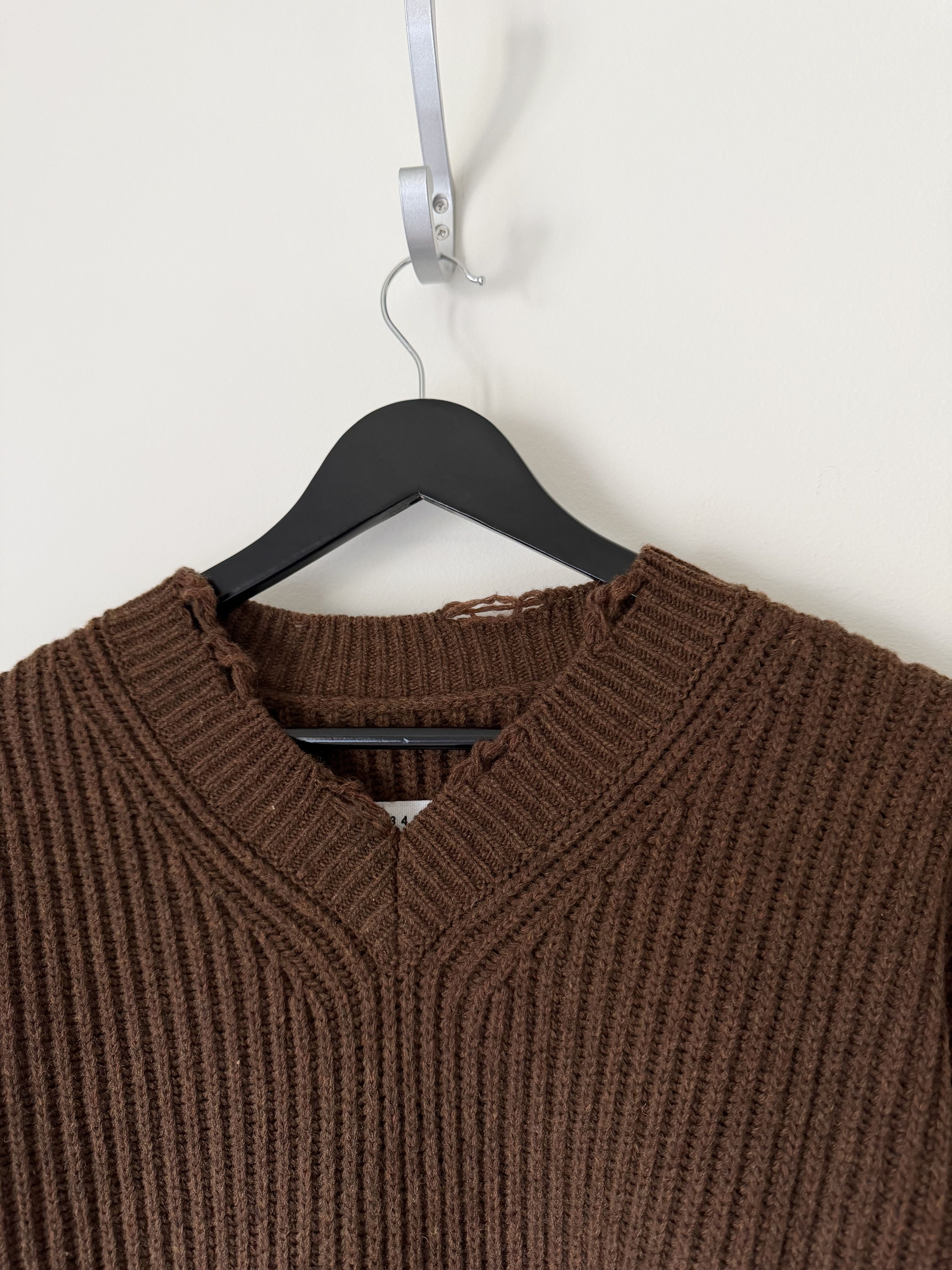 MM6 MM6 Maison Margiela Distressed V-Neck Sweater in Brown Size US L / EU 52-54 / 3 - 2 Thumbnail