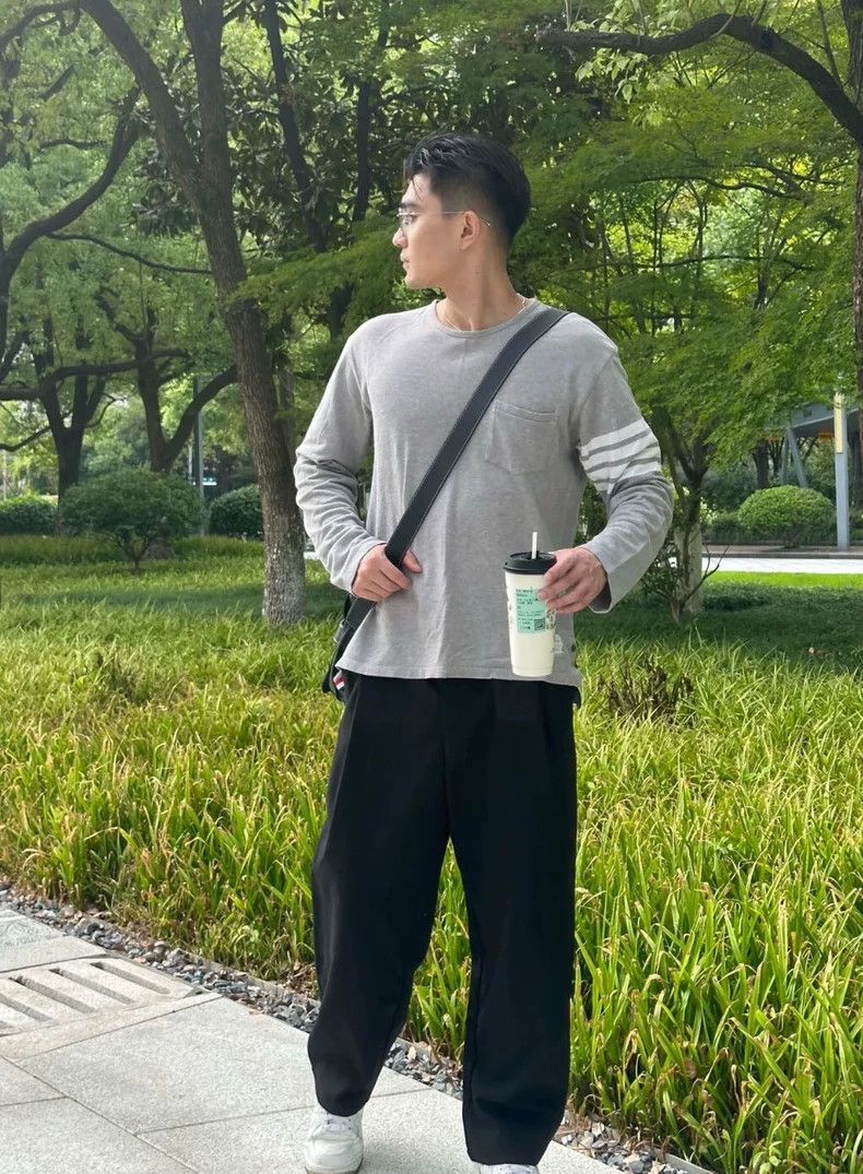 Thom Browne Thom browne Gray classic four-bar cotton round-neck long-sl Size US L / EU 52-54 / 3 - 9 Thumbnail