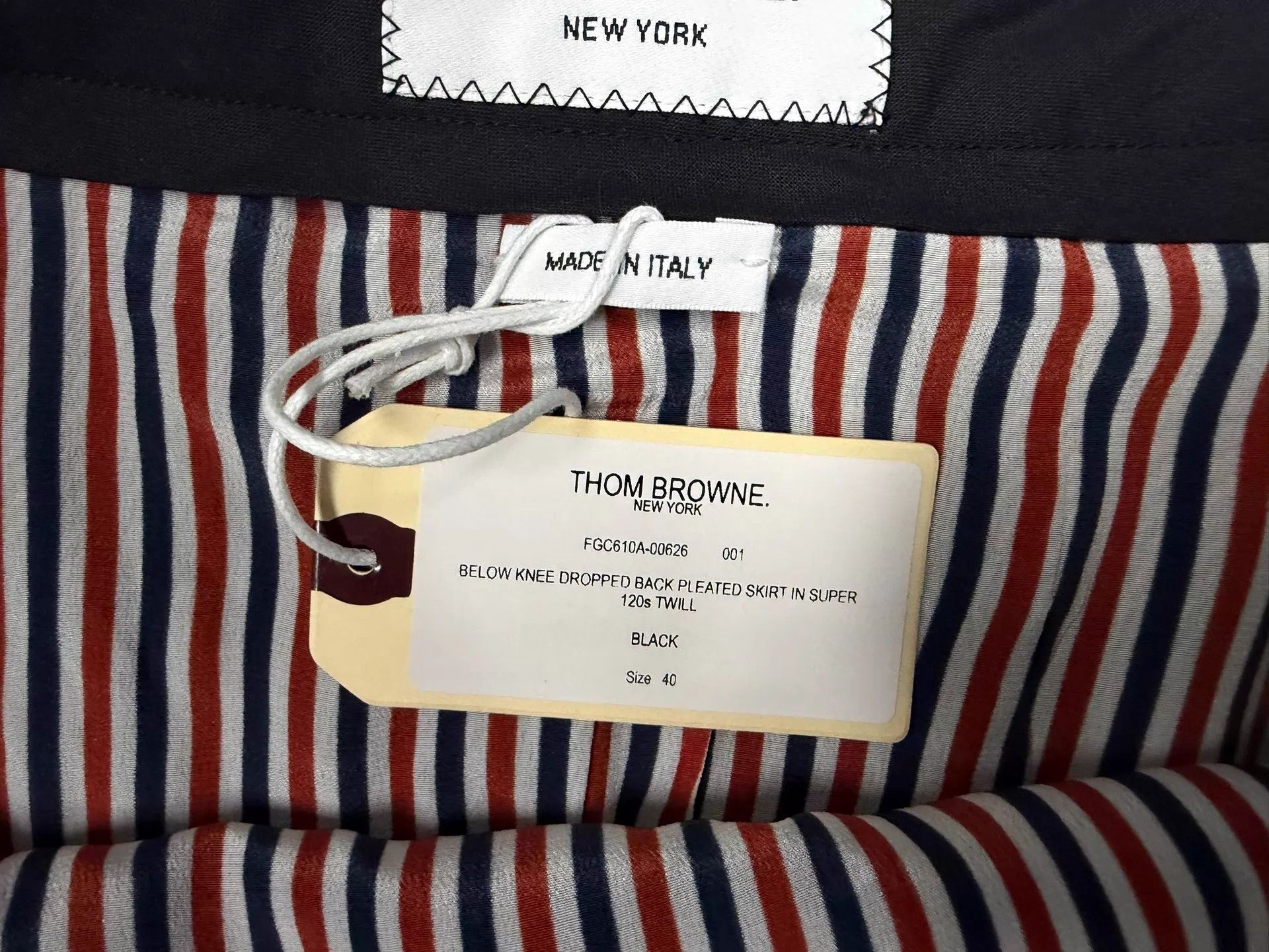 Thom Browne Thom Browne Women's Rare Black Buckle Pleated Skirt Size40 Size 27" / US 4 / IT 40 - 4 Thumbnail