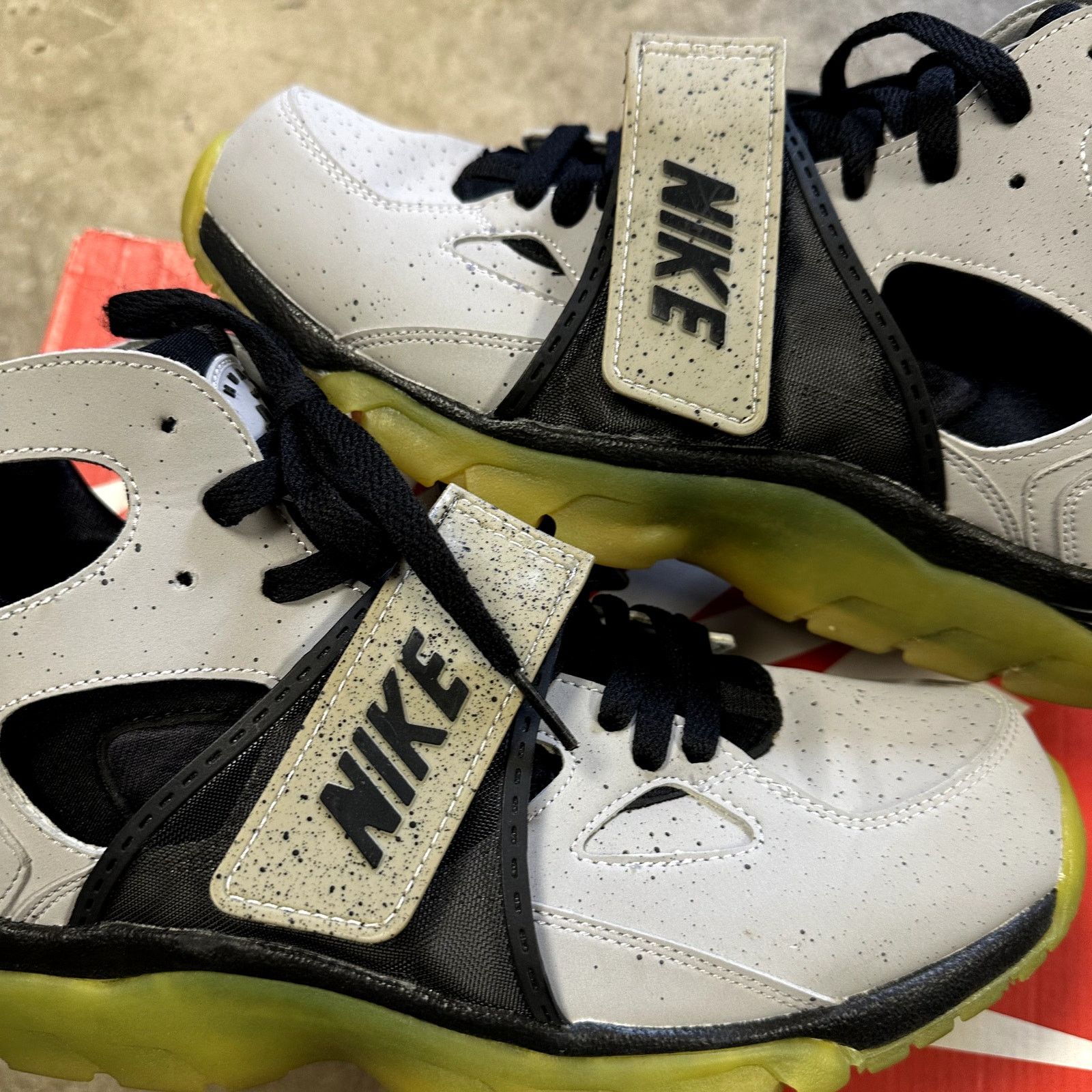 Nike Nike Air Huarache PRM QS 'NYC' Size US 10 / EU 43 - 2 Thumbnail