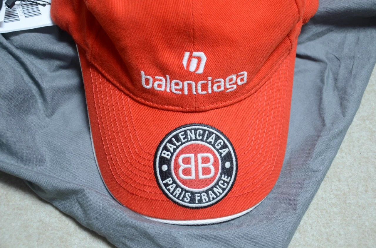 Balenciaga Balenciaga Red Embroidered BB Logo Baseball Cap Size ONE SIZE - 3 Thumbnail