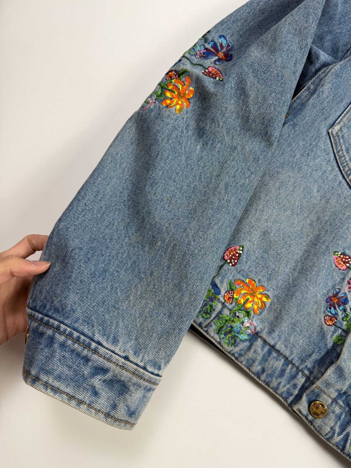 Louis Vuitton SS22 FLORAL EMBROIDERED DENIM JACKET Size US L / EU 52-54 / 3 - 2 Thumbnail