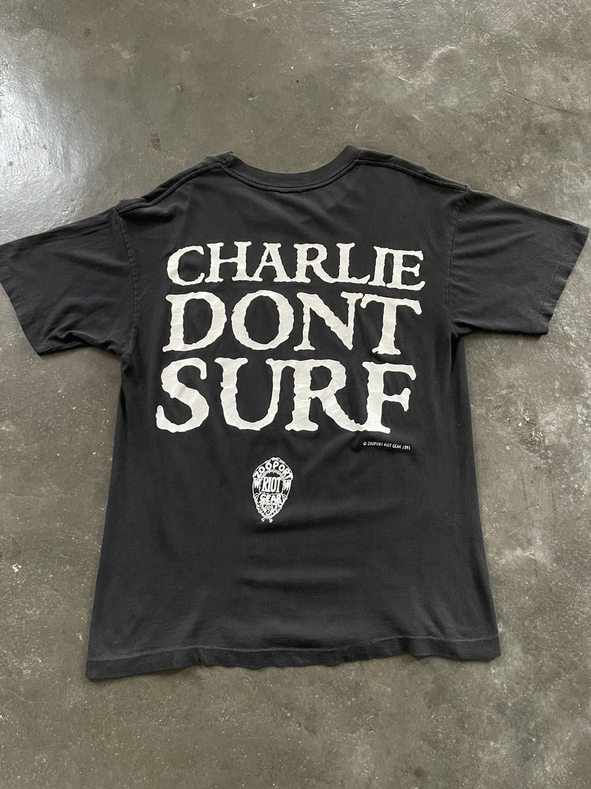 Vintage 1991 Vintage Charles Manson Charlie Don’t Surf Zooport Riot Size US L / EU 52-54 / 3 - 2 Thumbnail