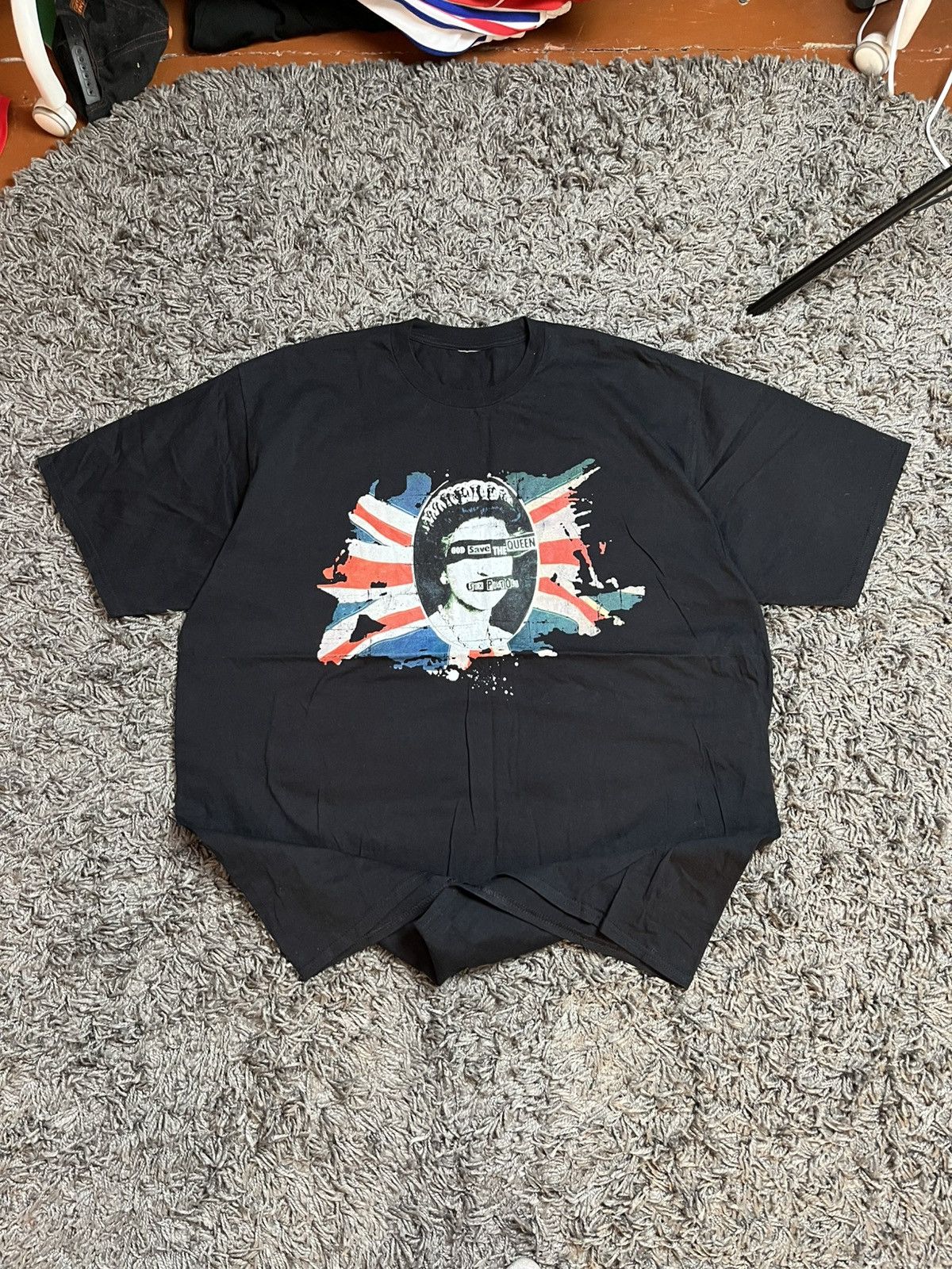 Band Tees Sex Pistols "God Save The Queen" Union Jack Graphic T-Shirt Size US XL / EU 56 / 4 - 2 Thumbnail