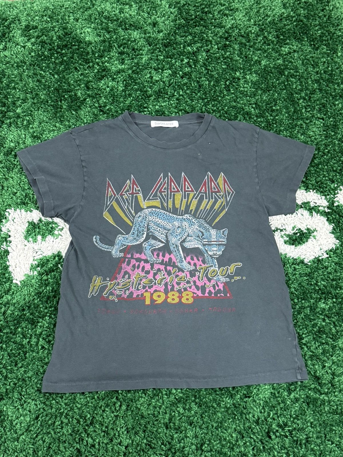 Daydreamer Daydreamer Def Leppard Tokyo Japan Tour Vintage Tee Medium Size M / US 6-8 / IT 42-44 - 1 Thumbnail