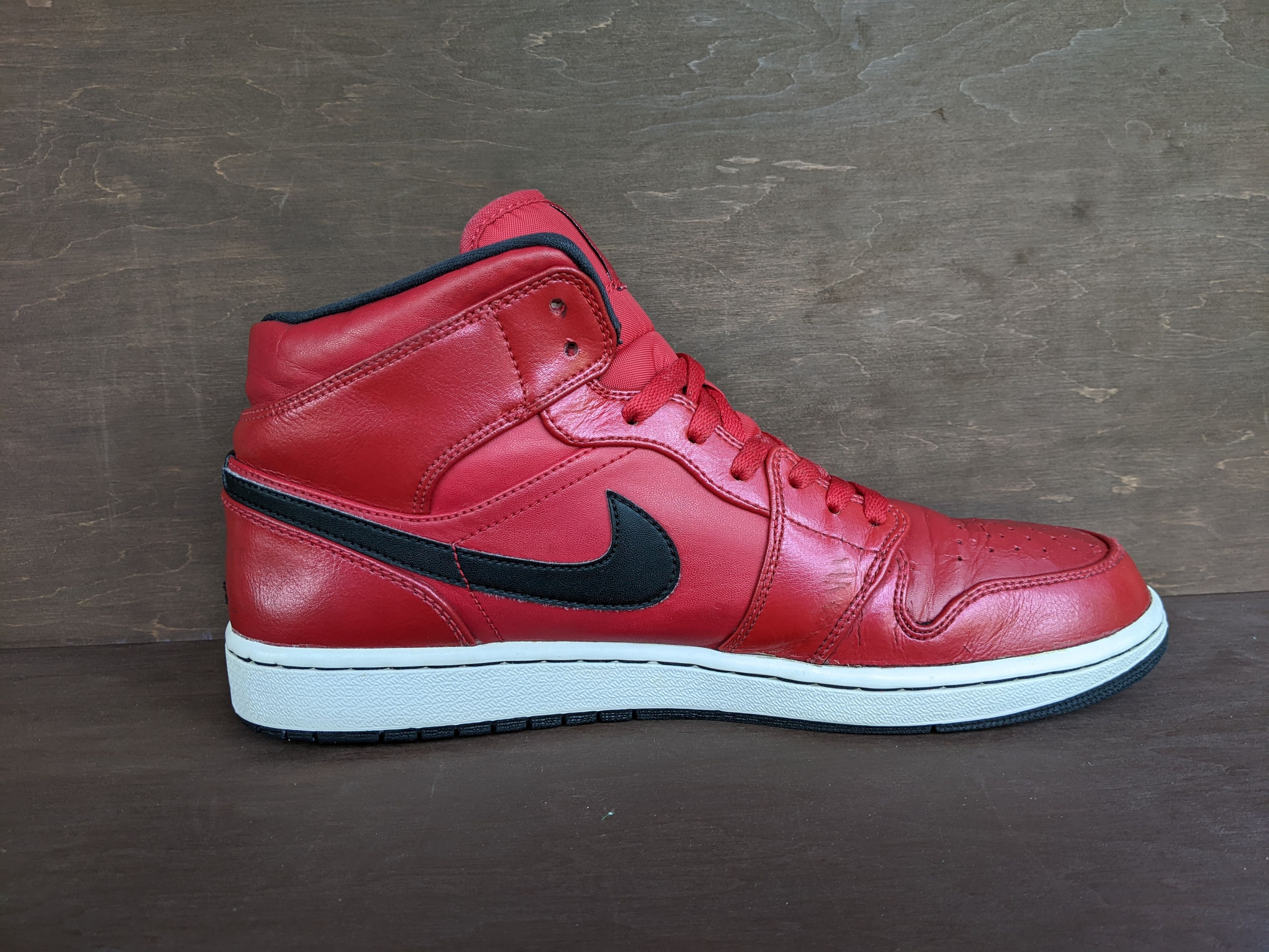 Jordan Brand Nike Air Jordan 1 Mid Gym Red Black Patent US 11 Size US 11 / EU 44 - 4 Thumbnail