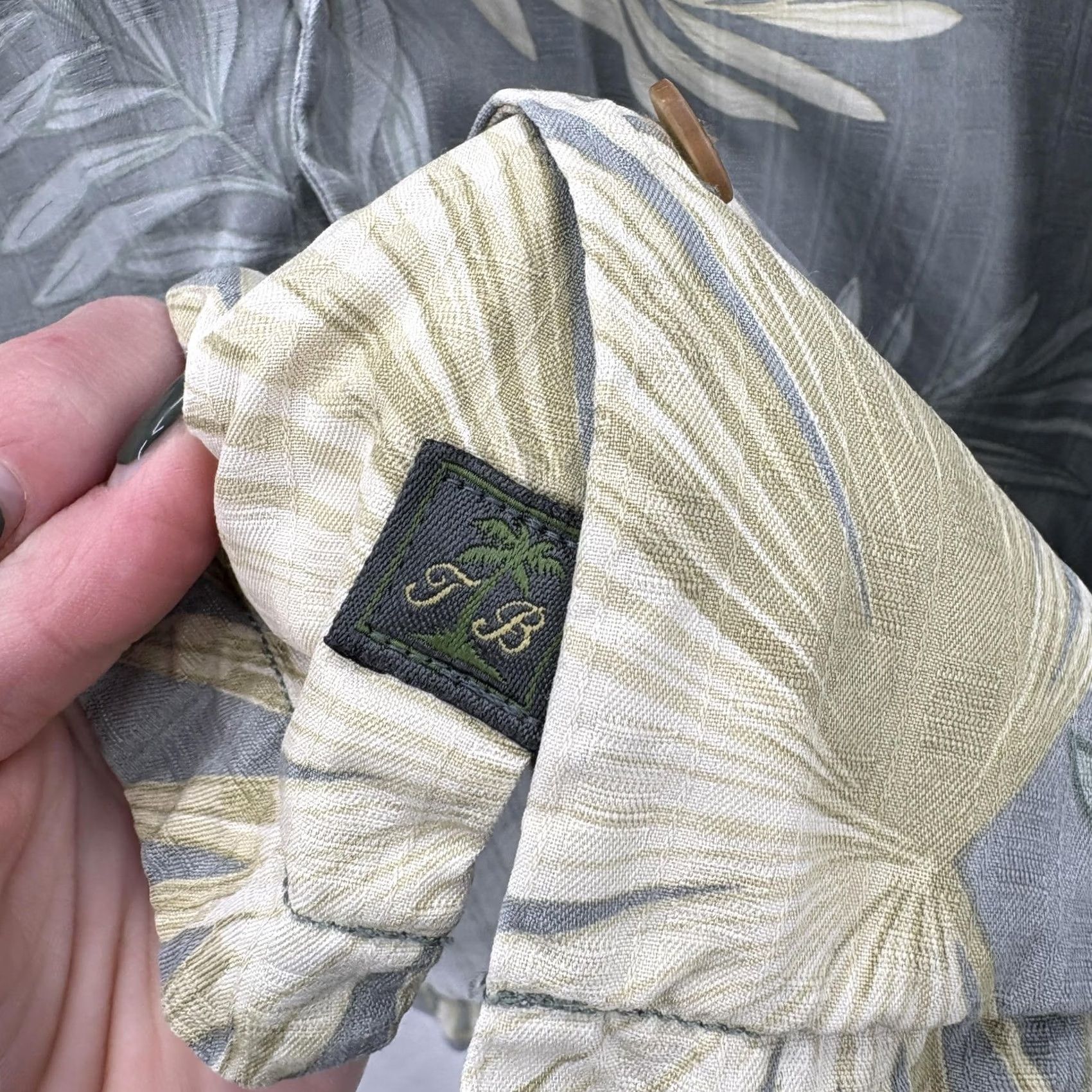 Tommy Bahama Tommy Bahama Shirt Mens XL Gray Silk Palm Leaf Hawaiian Tropical Camp Button Short Sleeve Relaxed Fit Pocket Beach Size US XL / EU 56 / 4 - 6 Thumbnail