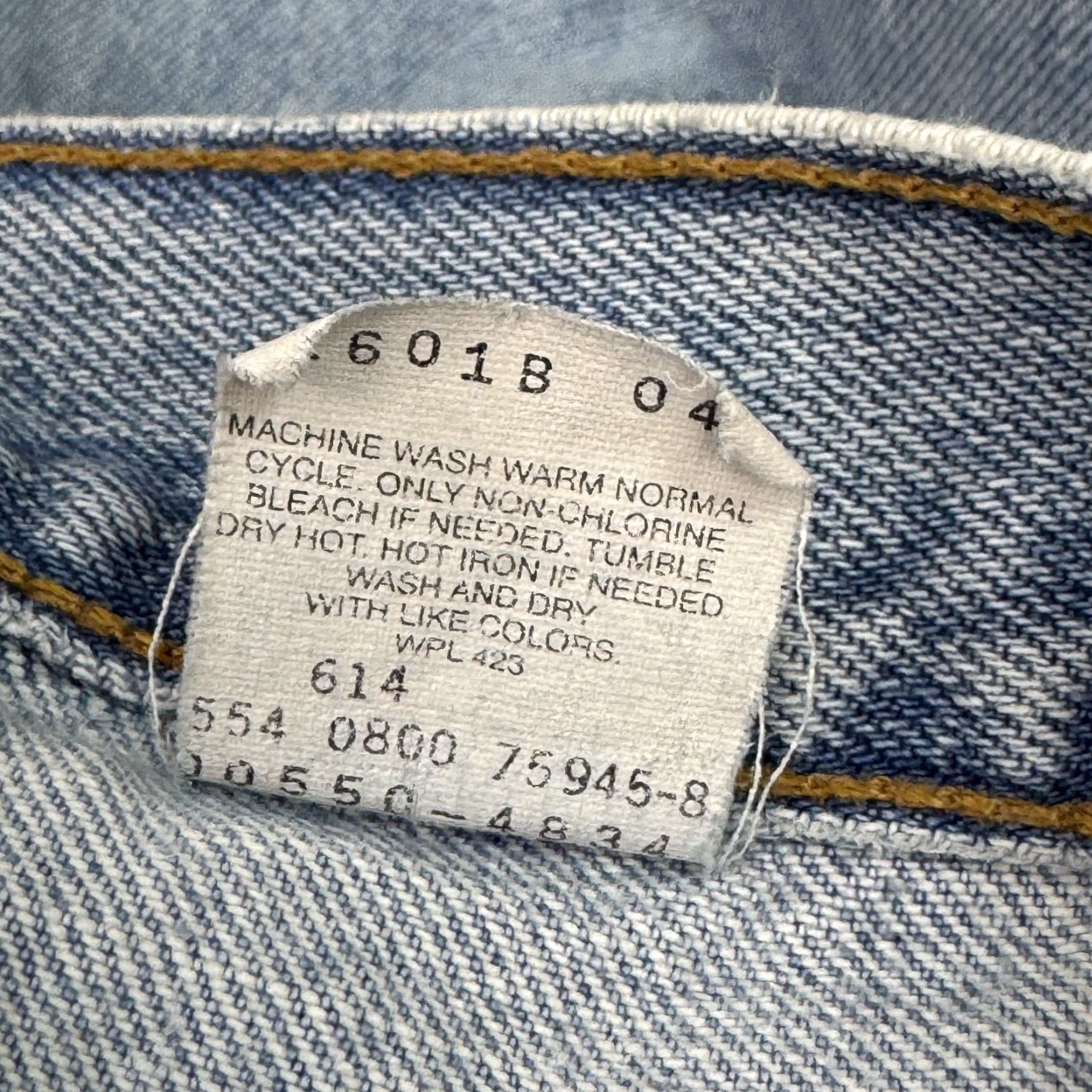 Levi's VINTAGE Levi's Jeans Mens 36x32 Blue Distressed 550 Relaxed Straight 5-Pocket Denim - White? Size US 36 / EU 52 - 5 Thumbnail