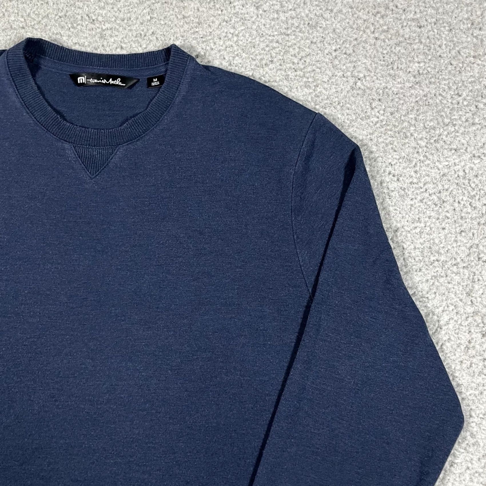 TravisMathew Travis Mathew Sweatshirt Mens XL Crewneck Golf Pullover Solid Blue Logo Embroidered Breathable Lightweight All Seasons Stretch Size US XL / EU 56 / 4 - 4 Thumbnail