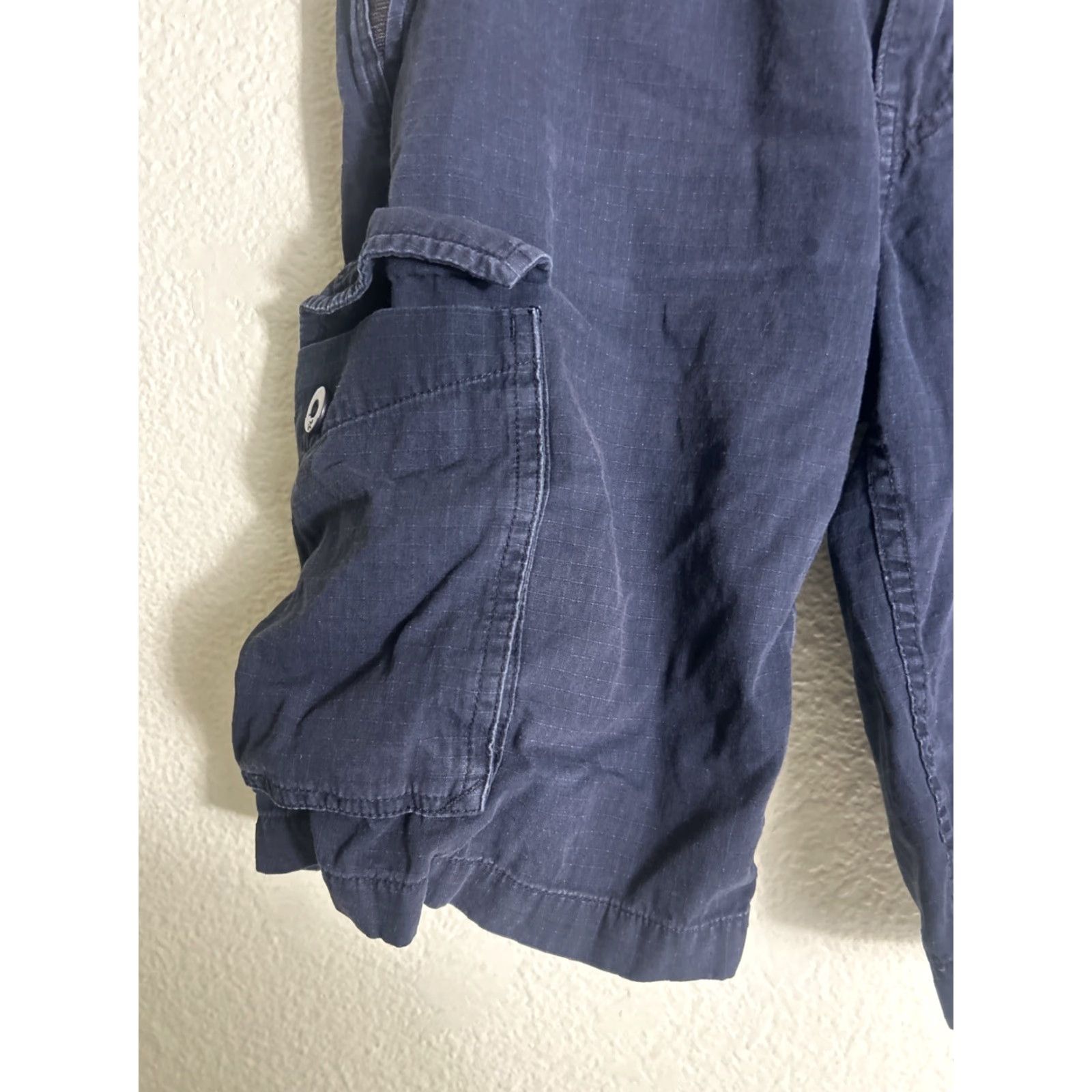 Vintage LRG Cargo Shorts Men’s Navy Blue 32x11 Regular Fit 32 Mens Cargo Shorts Blue 90s? Size US 32 / EU 48 - 2 Thumbnail