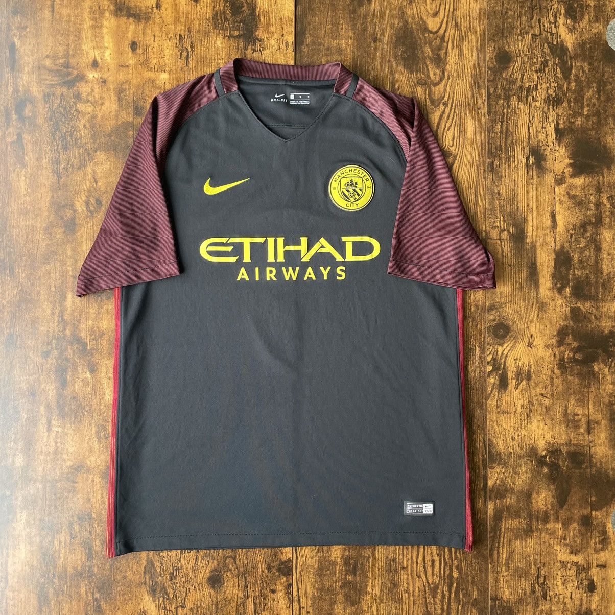 Nike Manchester City 16/17 away nike soccer jersey - Kompany 4 Size US L / EU 52-54 / 3 - 2 Thumbnail