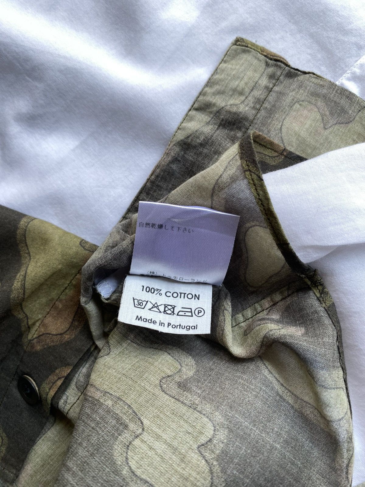 Dries Van Noten Kendrick lemar Dries van noten white camouflage button shirt Size US S / EU 44-46 / 1 - 7 Thumbnail