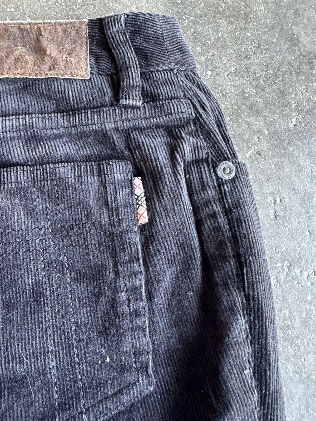 Burberry BURBERRY NOVA CHECK CORDUROY BLACK PANTS W28 Size US 28 / EU 44 - 13 Thumbnail