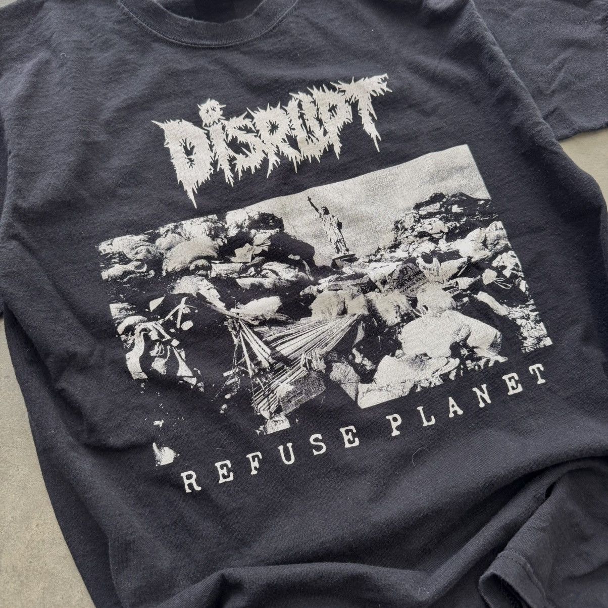 Band Tees Vintage 2000s Disrupt death metal Refuse Planet Band Tee Size US M / EU 48-50 / 2 - 3 Thumbnail