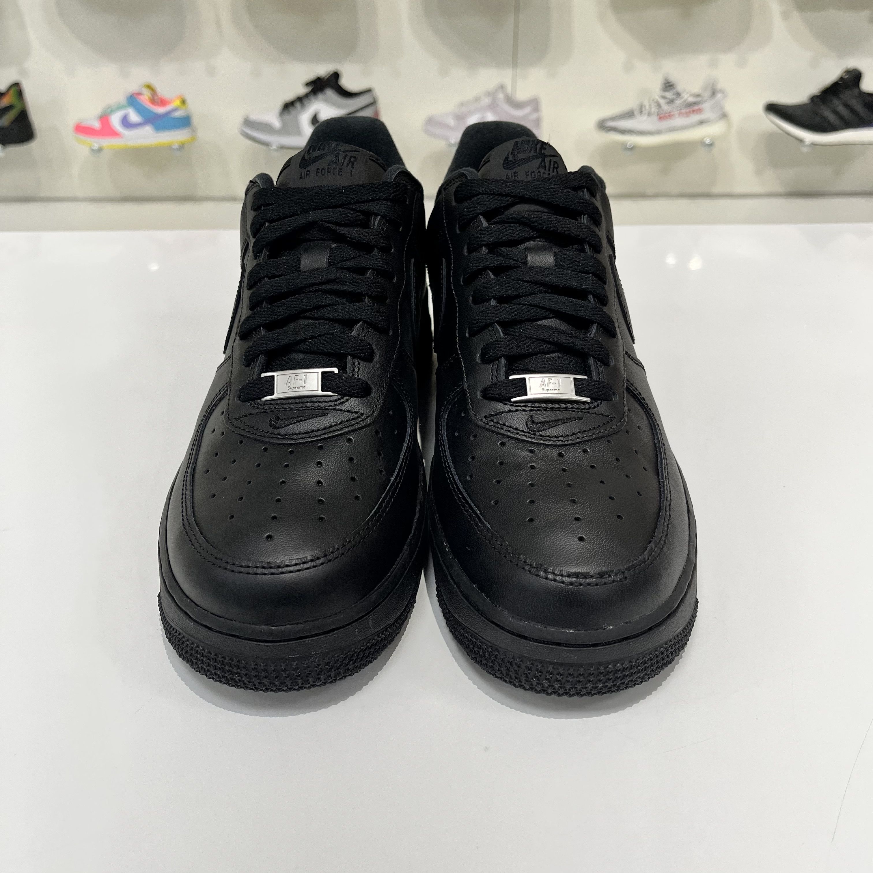Nike × Supreme Nike Air Force 1 Low Supreme Black Size US 9 / EU 42 - 2 Thumbnail