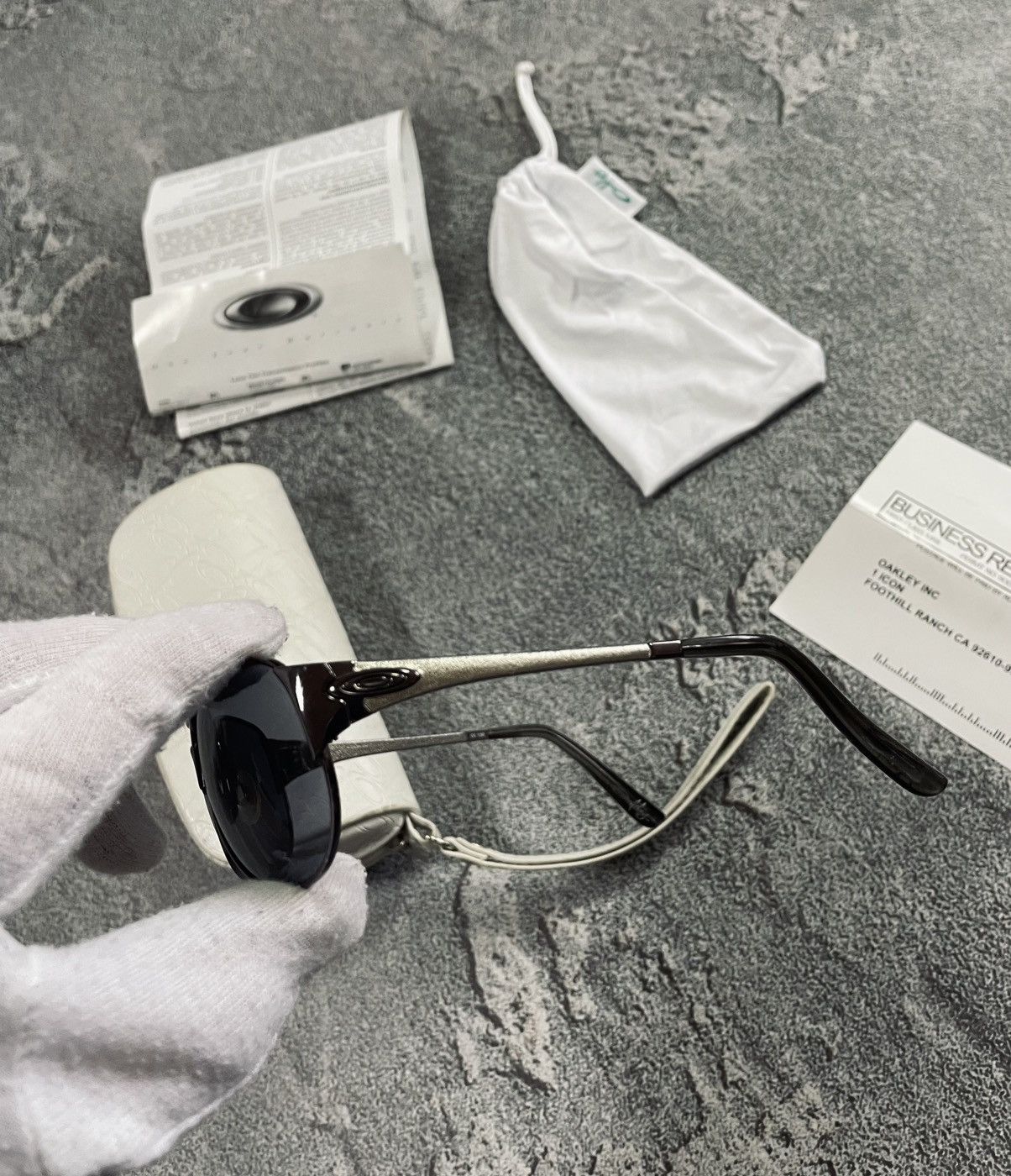 Oakley Oakley Restless 05-718 CE 130 Chrome Gray Aviator Sunglasses Size ONE SIZE - 8 Thumbnail