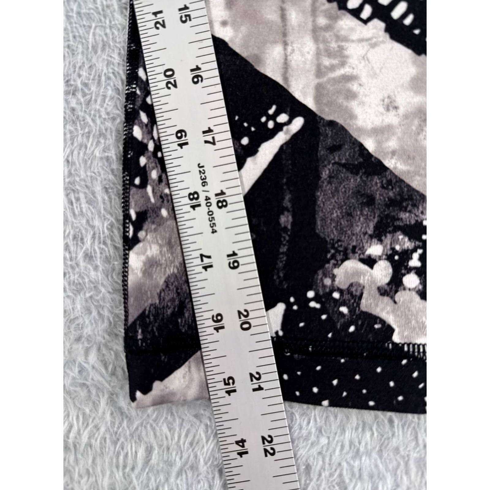 Lululemon Lululemon Pants Womens 4 Black Wunder Under Crop III Full-On Luon W6H08S Cropped Athletic Yoga Straight Inseam 21 in Black Womens Size 27" / US 4 / IT 40 - 6 Thumbnail