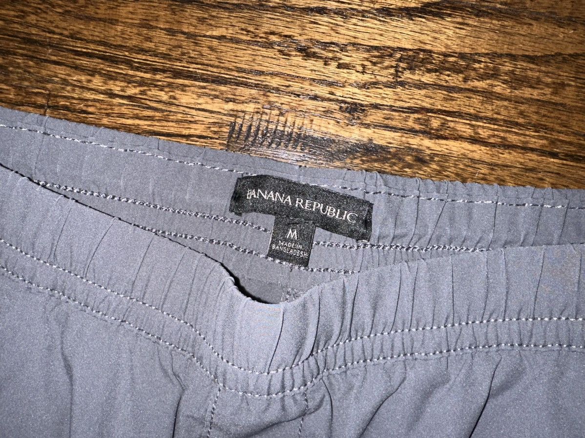 Banana Republic Banana Republic BR Sport Motion Tech Joggers Steel Grey Size US 32 / EU 48 - 2 Thumbnail