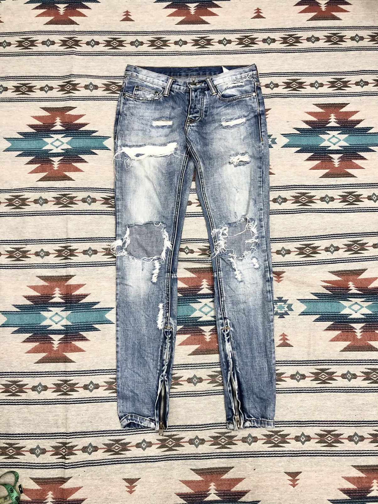 MNML SKINNY MNML DISTRESSED DENIM Size US 29 - 1 Thumbnail