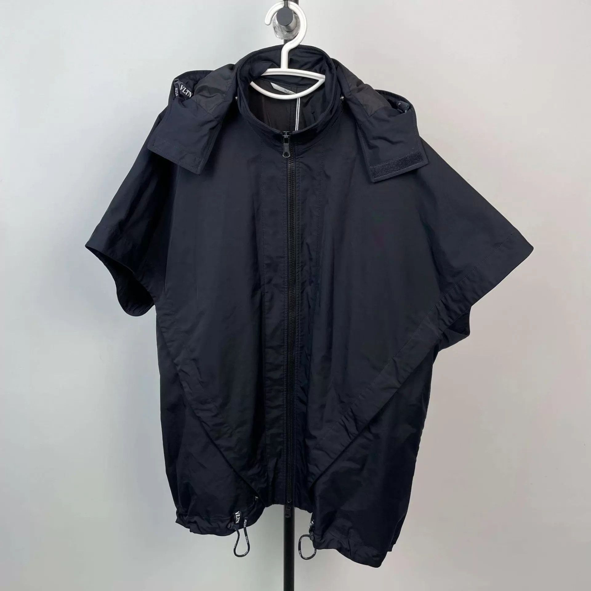 Valentino Valentino Cloak 46 Navy Size L / US 10 / IT 46 - 1 Thumbnail