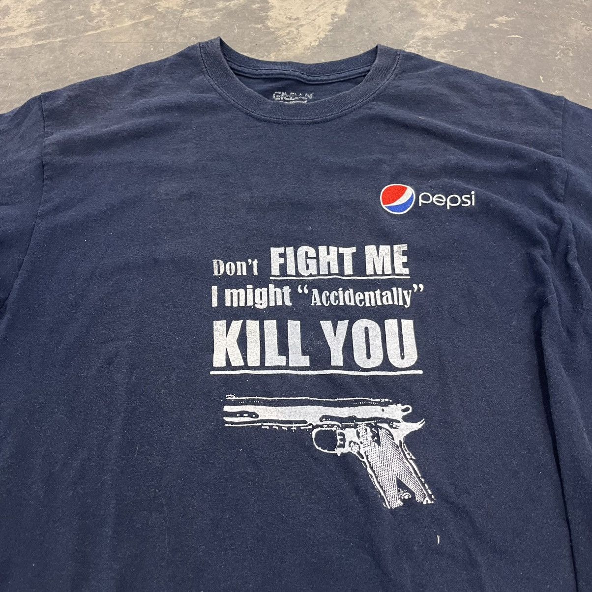 Gildan Y2K Navy Joke Tee Don't Fight me I might accidentally Kill Size US L / EU 52-54 / 3 - 1 Thumbnail