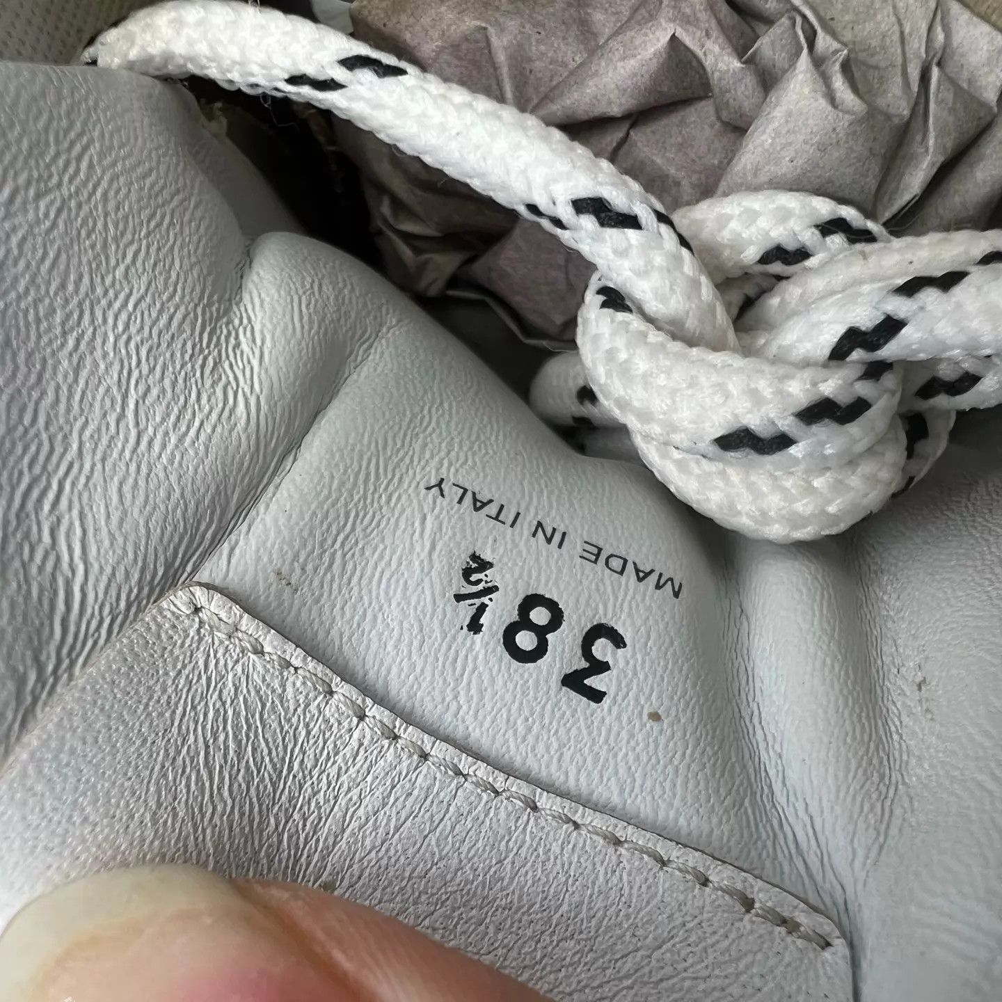 Miu Miu Miu Miu nb530 Distressed White Slides Women's 38.5 Size US 8 / IT 38 - 8 Thumbnail