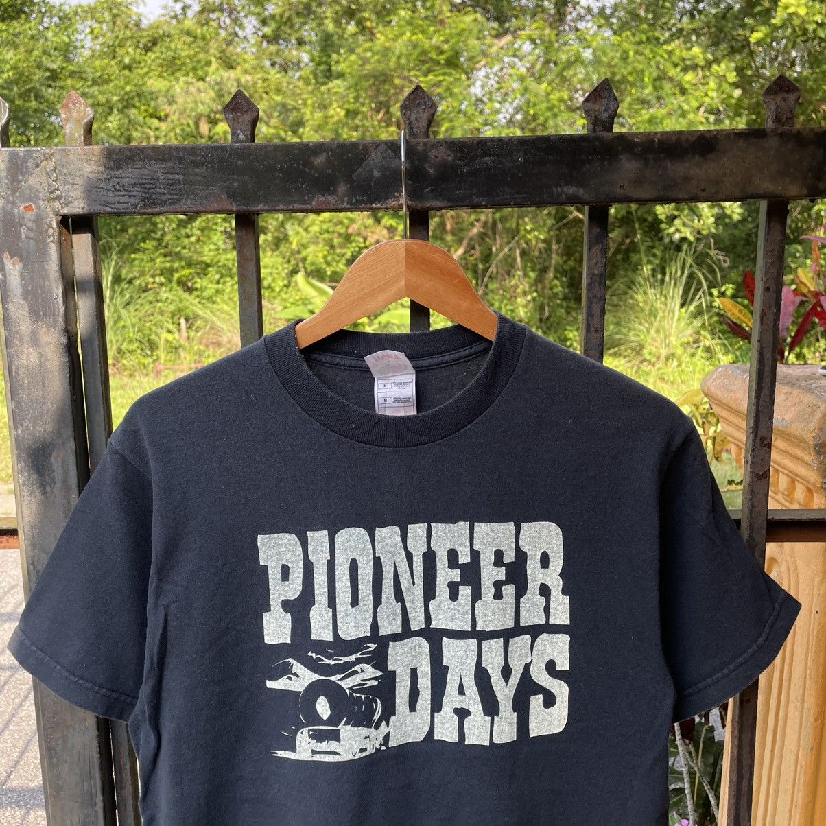 Fruit Of The Loom 🔥Vintage 90s Pioneer Days Instruments Music Graphic Tee Size US M / EU 48-50 / 2 - 4 Thumbnail