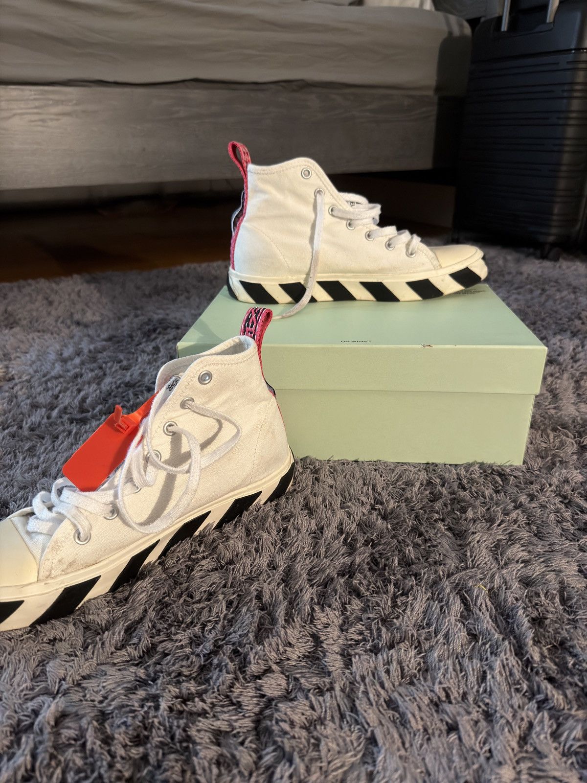 Off-White Mid Top Off-White Converse model Sneaker Size US 10 / EU 43 - 2 Thumbnail