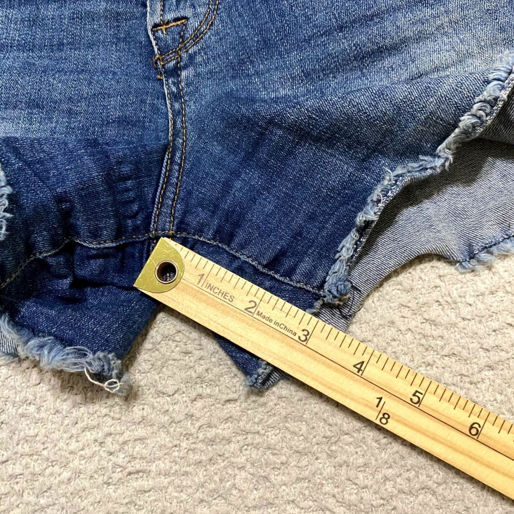 Levi's Levi's Womens Jeans Shorts Blue Denim Medium Wash Cut-Off 3in Inseam XS-? - Wait Size 30" / US 8 / IT 44 - 5 Thumbnail
