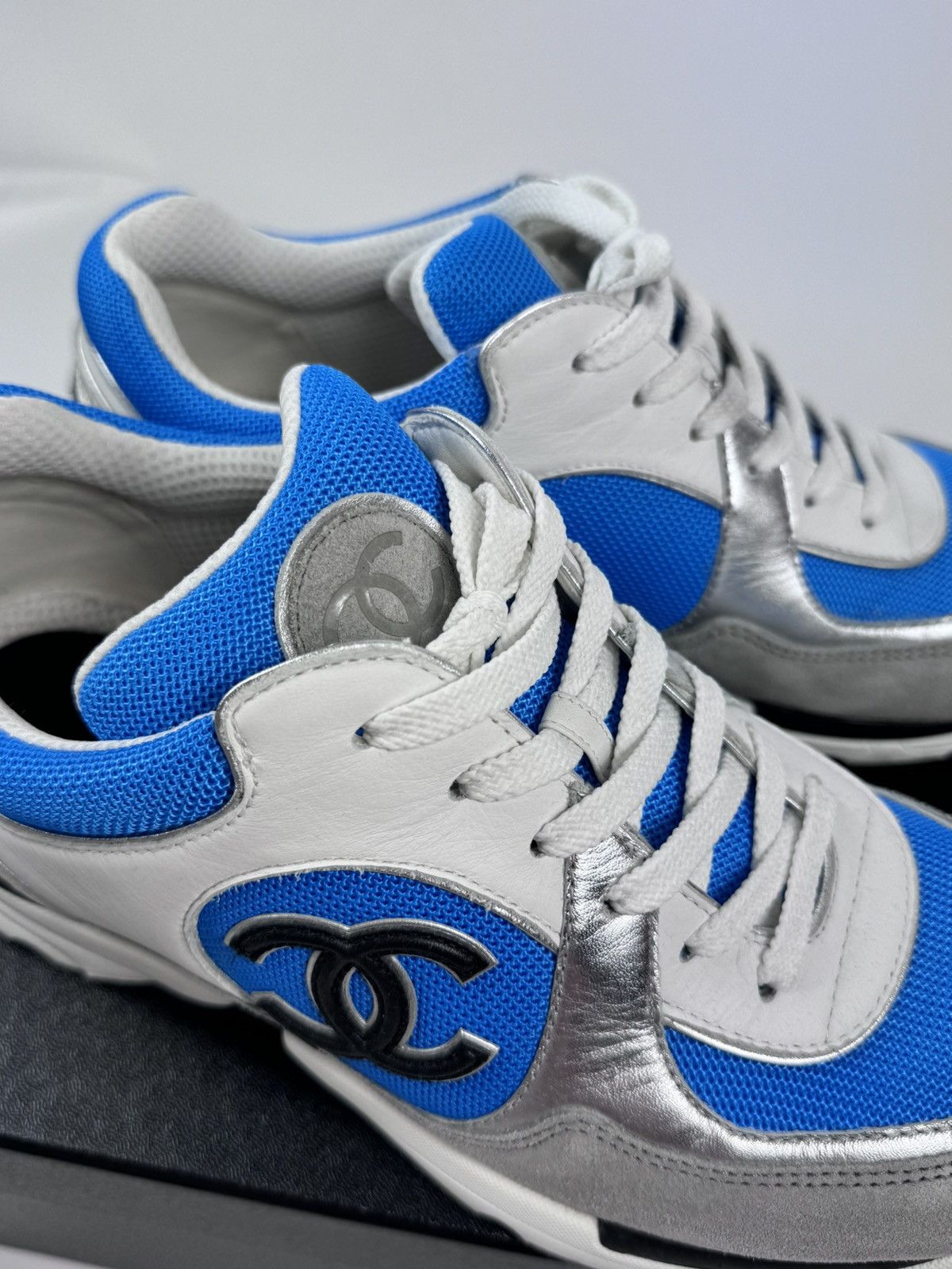 Chanel CHANEL BLUE LOGO SNEAKERS (RARE) Size US 10 / EU 43 - 6 Thumbnail