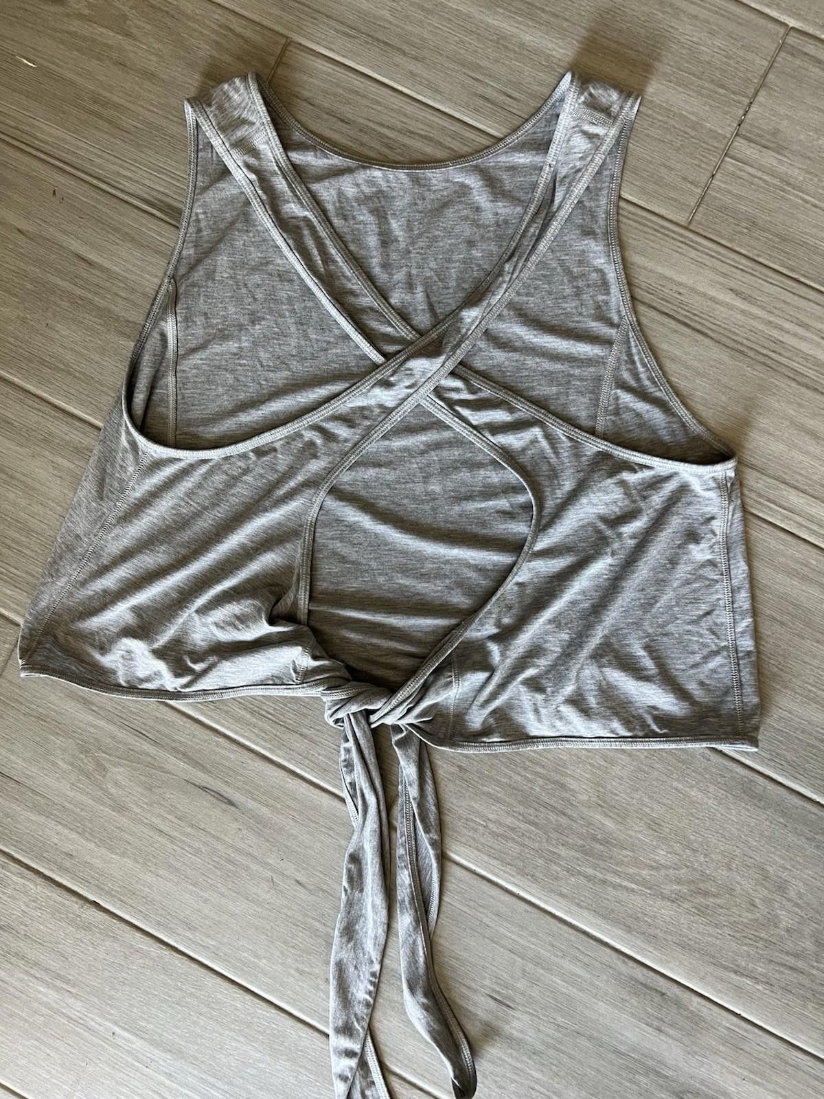 Designer Lululemon Turn to Tie Tank Heathered Light Grey Size 6-8 Size M / US 6-8 / IT 42-44 - 3 Thumbnail