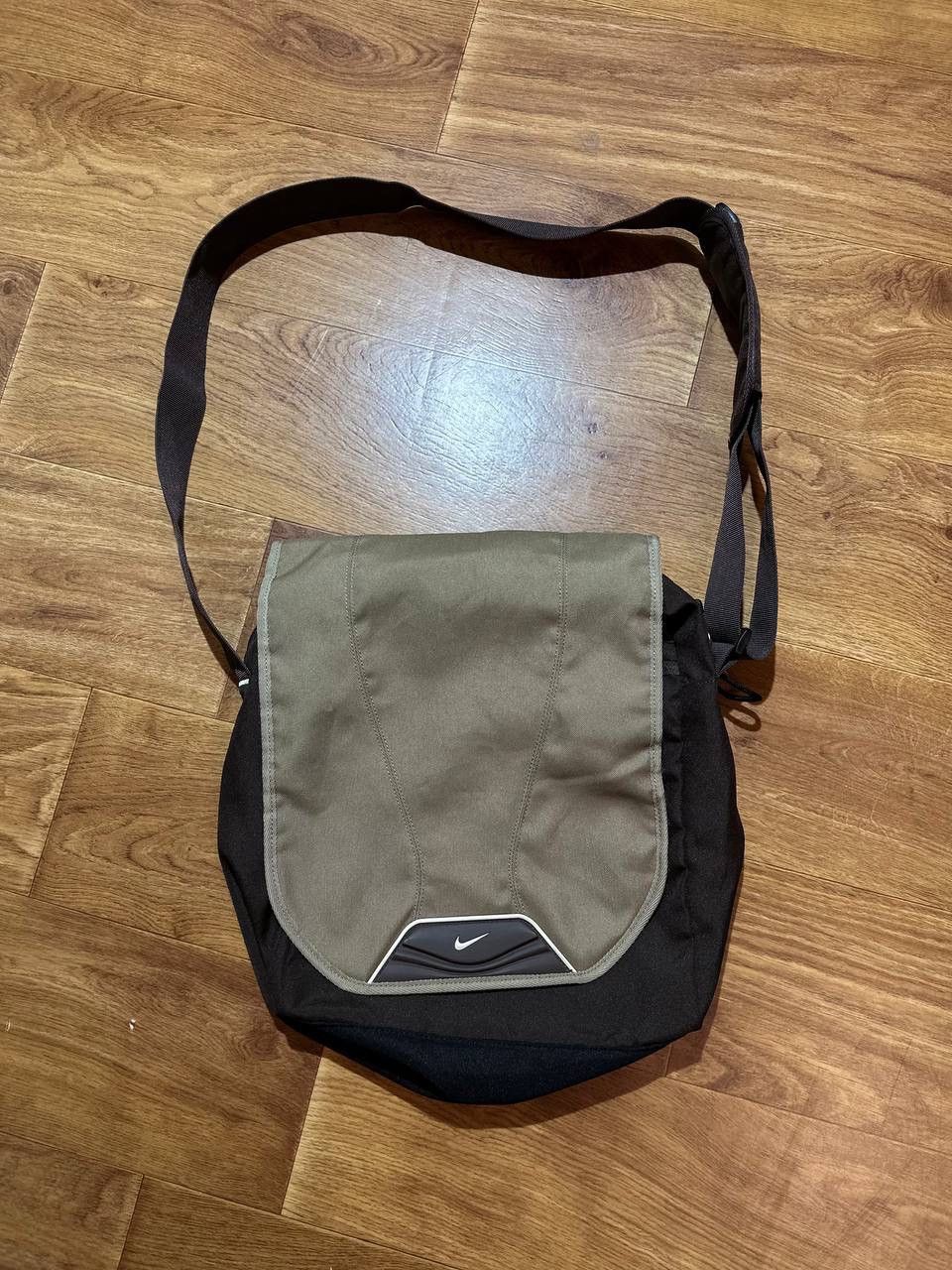 Nike × Vintage Vintage Messenger Nike 90S Shoulder Bag Y2K Style Size ONE SIZE - 1 Thumbnail