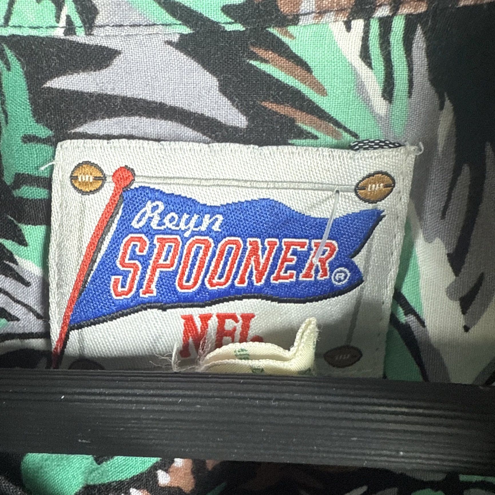 Reyn Spooner Reyn Spooner NFL Hawaiian Shirt Mens M Rayon 100% Multicolor Short Sleeve Button-Up Size US M / EU 48-50 / 2 - 3 Thumbnail