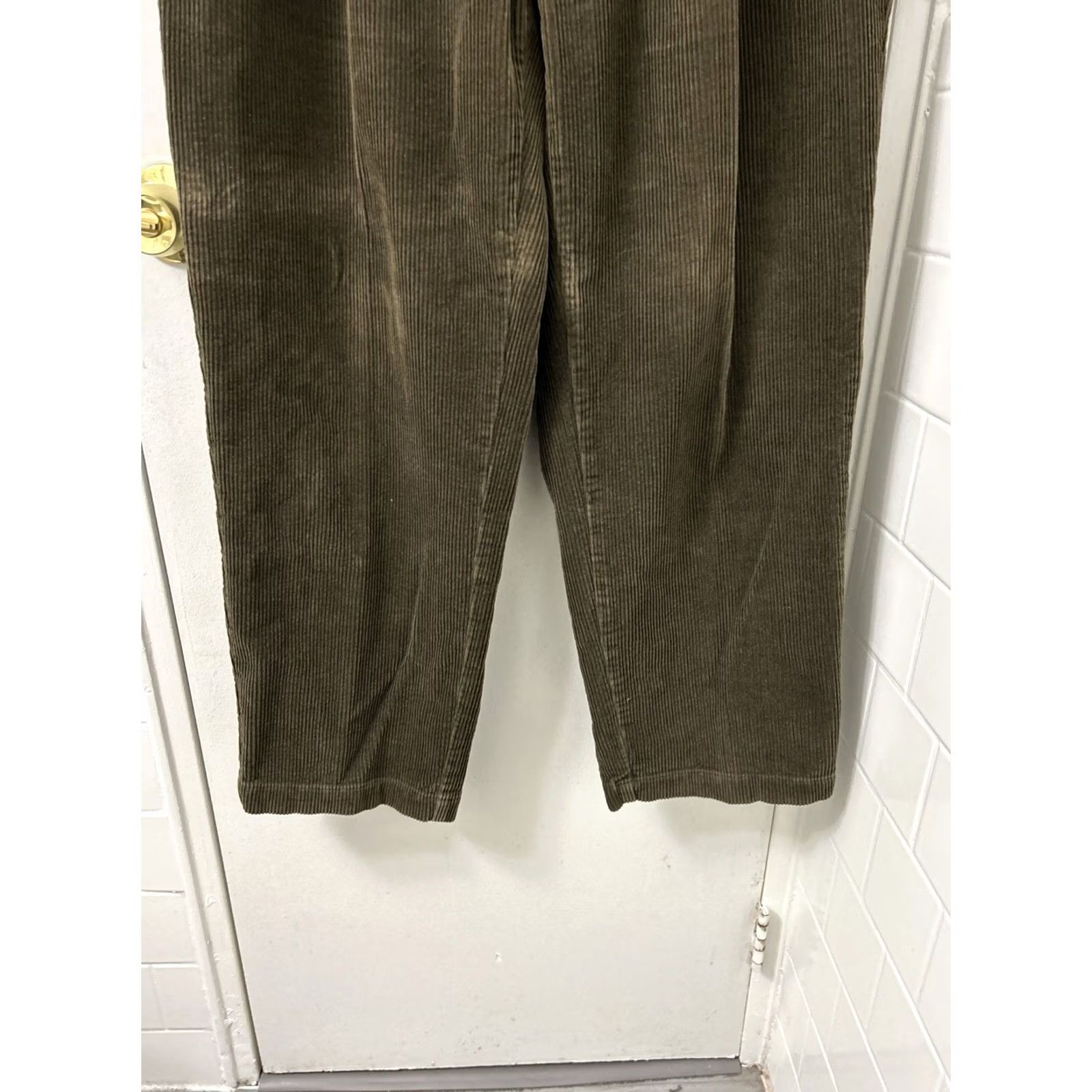 Polo Ralph Lauren VINTAGE Polo Ralph Lauren Andrew Pant Chino Pants Mens 36 Olive Green Corduroy Pleated Logo Front Four-Pocket Relaxed Straight 36x28 Size US M / EU 48-50 / 2 - 3 Thumbnail