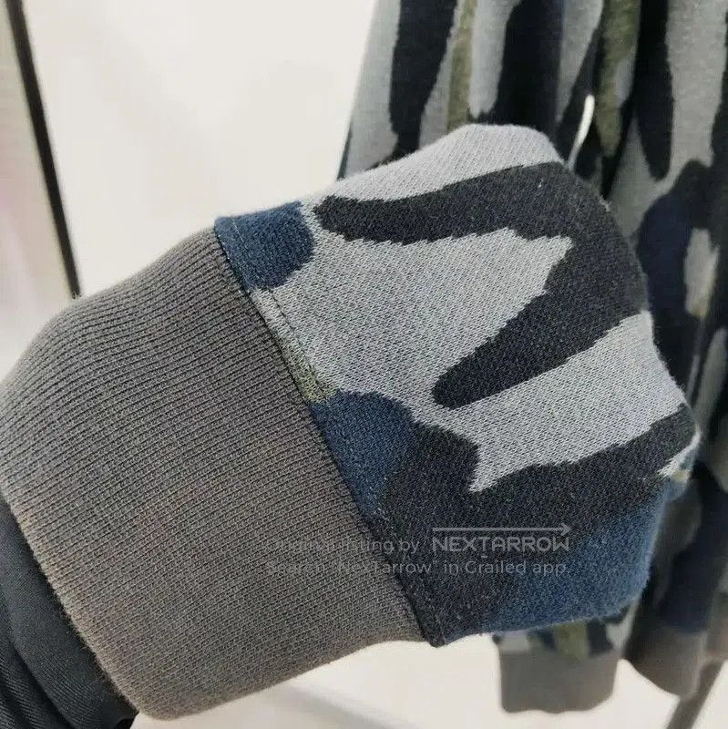 Alexander McQueen Alexander McQueen Men's Long Sleeve Sweatshirt in Grey . Size US M / EU 48-50 / 2 - 3 Thumbnail