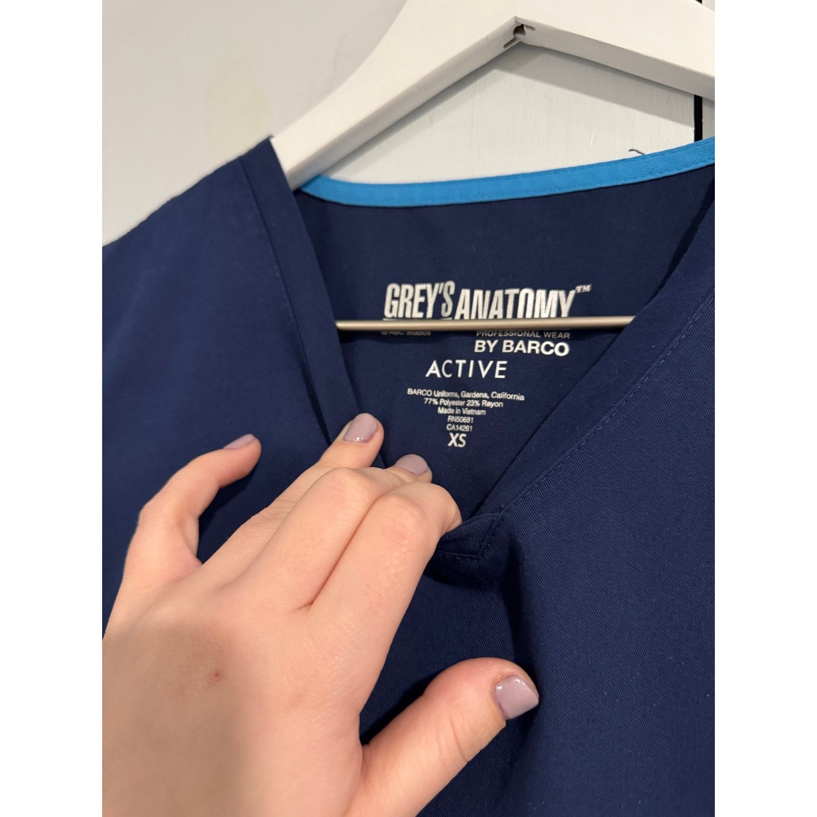 Other Greys Anatomy Navy Blue Scrub Top Size XS Size XS / US 0-2 / IT 36-38 - 4 Thumbnail