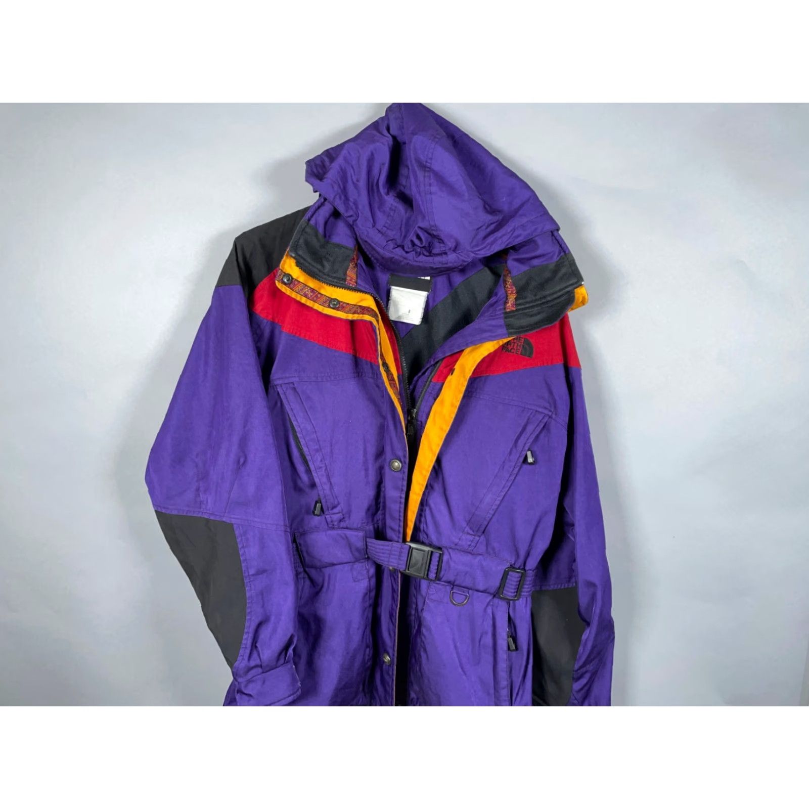 The North Face VINTAGE The North Face Hoodie Jacket Womens 8 Purple Red Geometric Trim Zip Up Parka VTG Size M / US 6-8 / IT 42-44 - 4 Thumbnail
