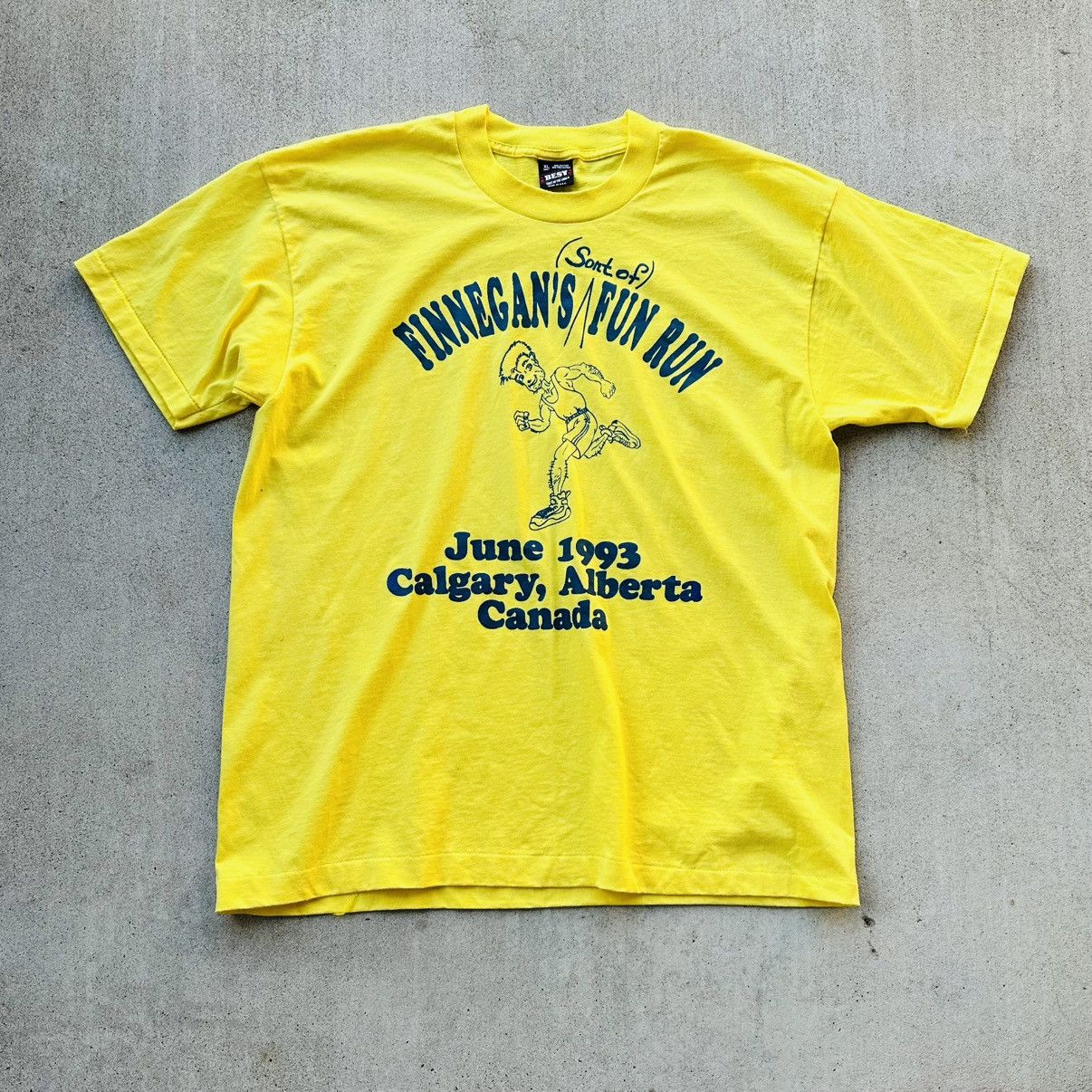 Fruit Of The Loom Vibtage Finnegan’s Fun Run T Shirt 90s Single Stitch Humor Size US XL / EU 56 / 4 - 1 Thumbnail