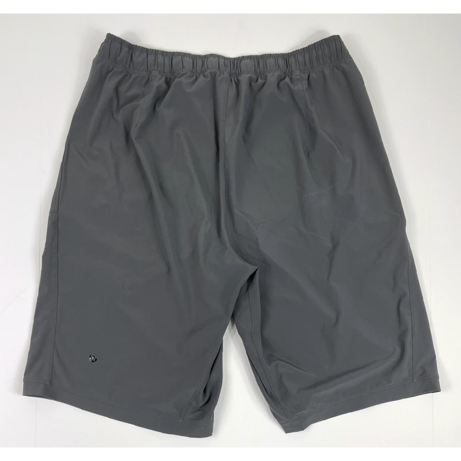 Lululemon LULULEMON Mens Shorts Size 36 Gray Stretch Gym Casual Zip Pockets Regular Fit Size US 36 / EU 52 - 2 Thumbnail