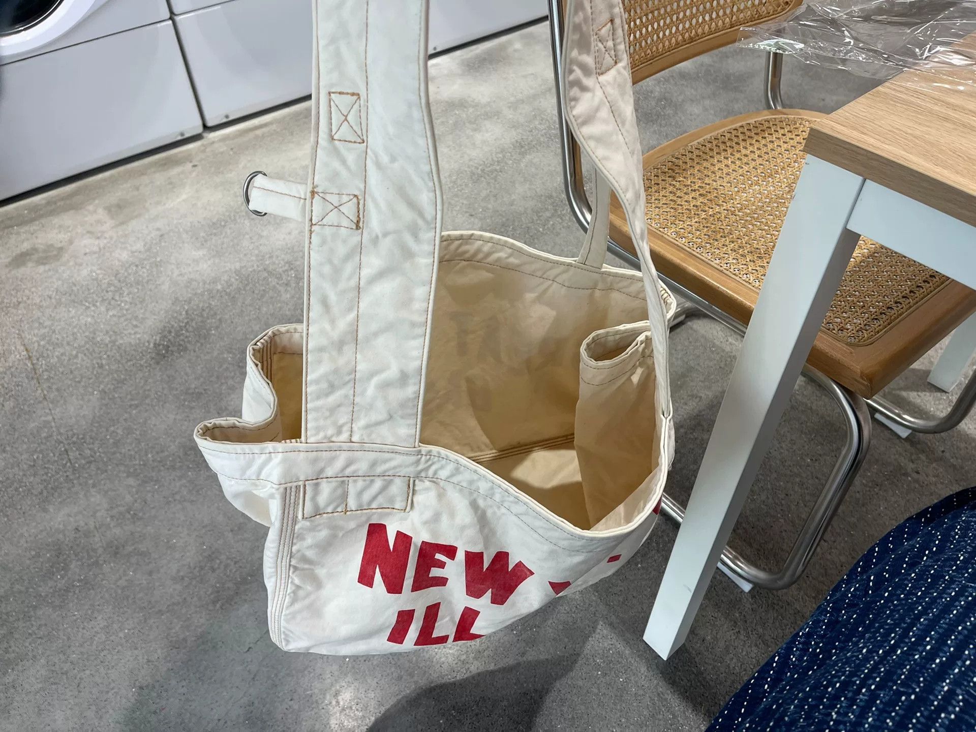 Freewheelers simple white messenger bag with red print Size ONE SIZE - 1 Thumbnail