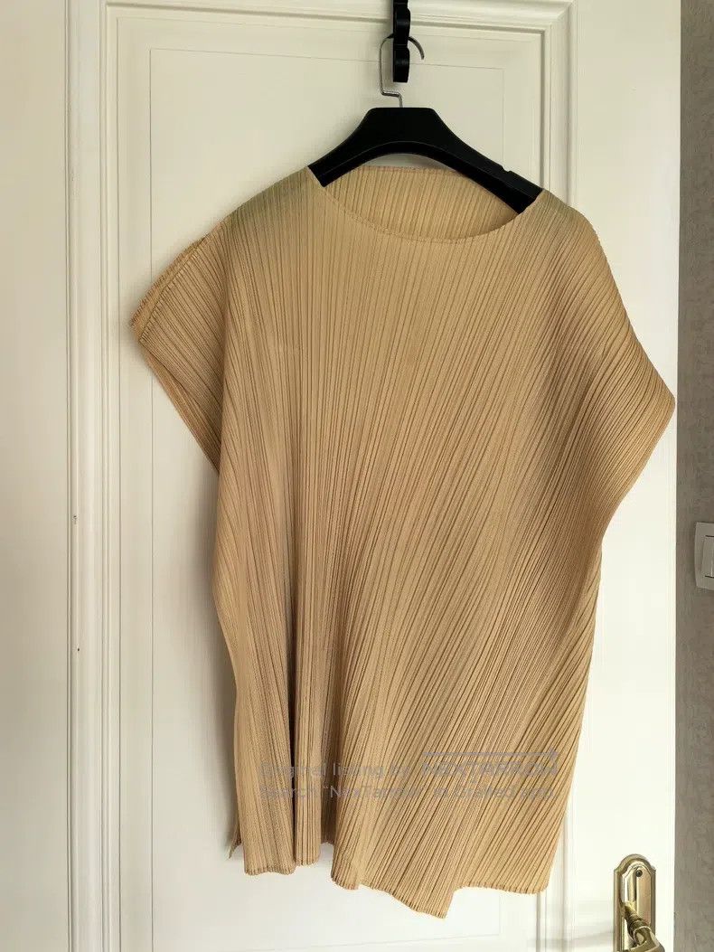 Issey Miyake Issey Miyake Mid-Length Top Size L / US 10 / IT 46 - 1 Thumbnail