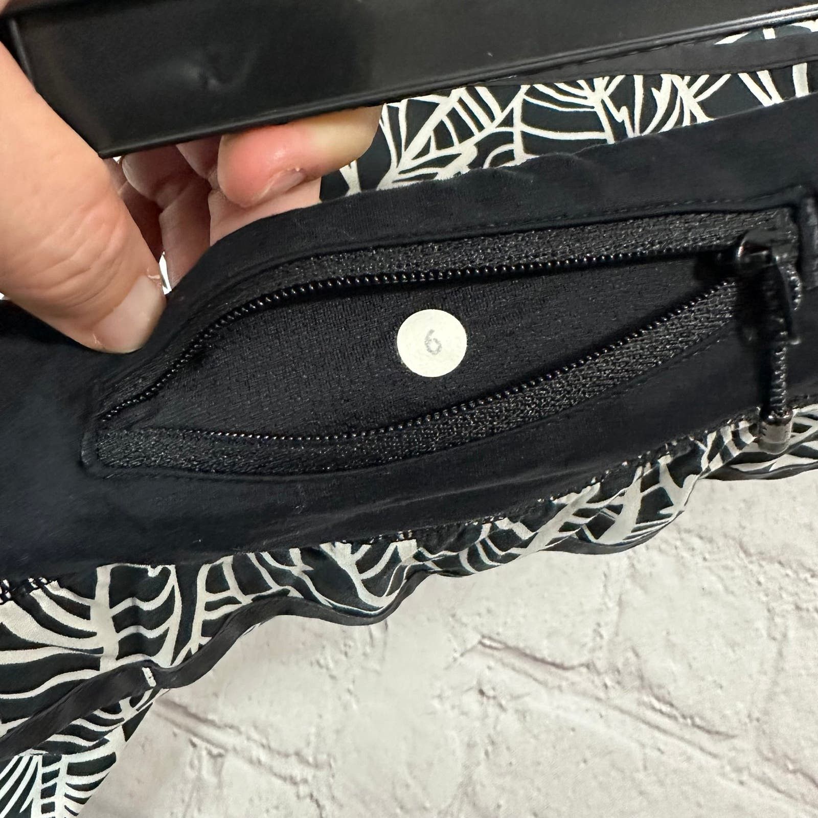 Lululemon lululemon shorts size 6 Size 28" / US 6 / IT 42 - 4 Thumbnail