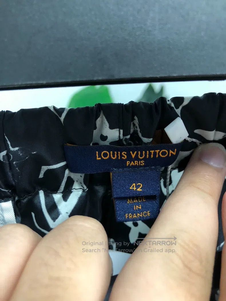 Louis Vuitton Louis Vuitton Logo Print Straight Leg Shorts Size 41" - 4 Thumbnail