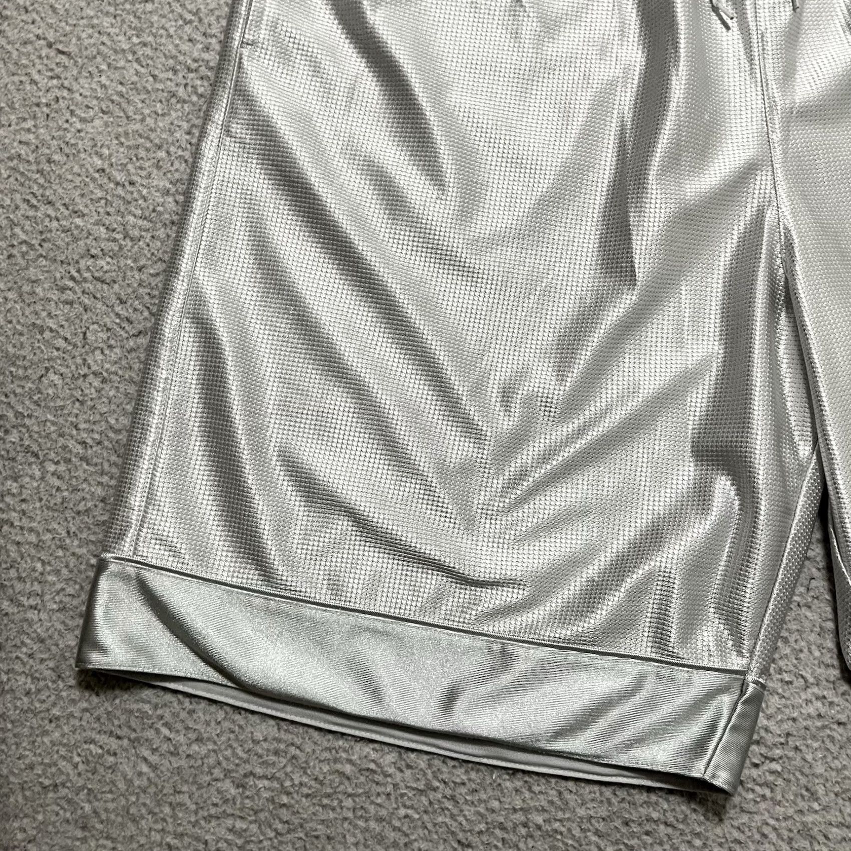 Nike VINTAGE Nike Shorts Mens XL White Basketball Training Gym Dazzle Shiny Y2K Swoosh Silky Size US 36 / EU 52 - 7 Thumbnail