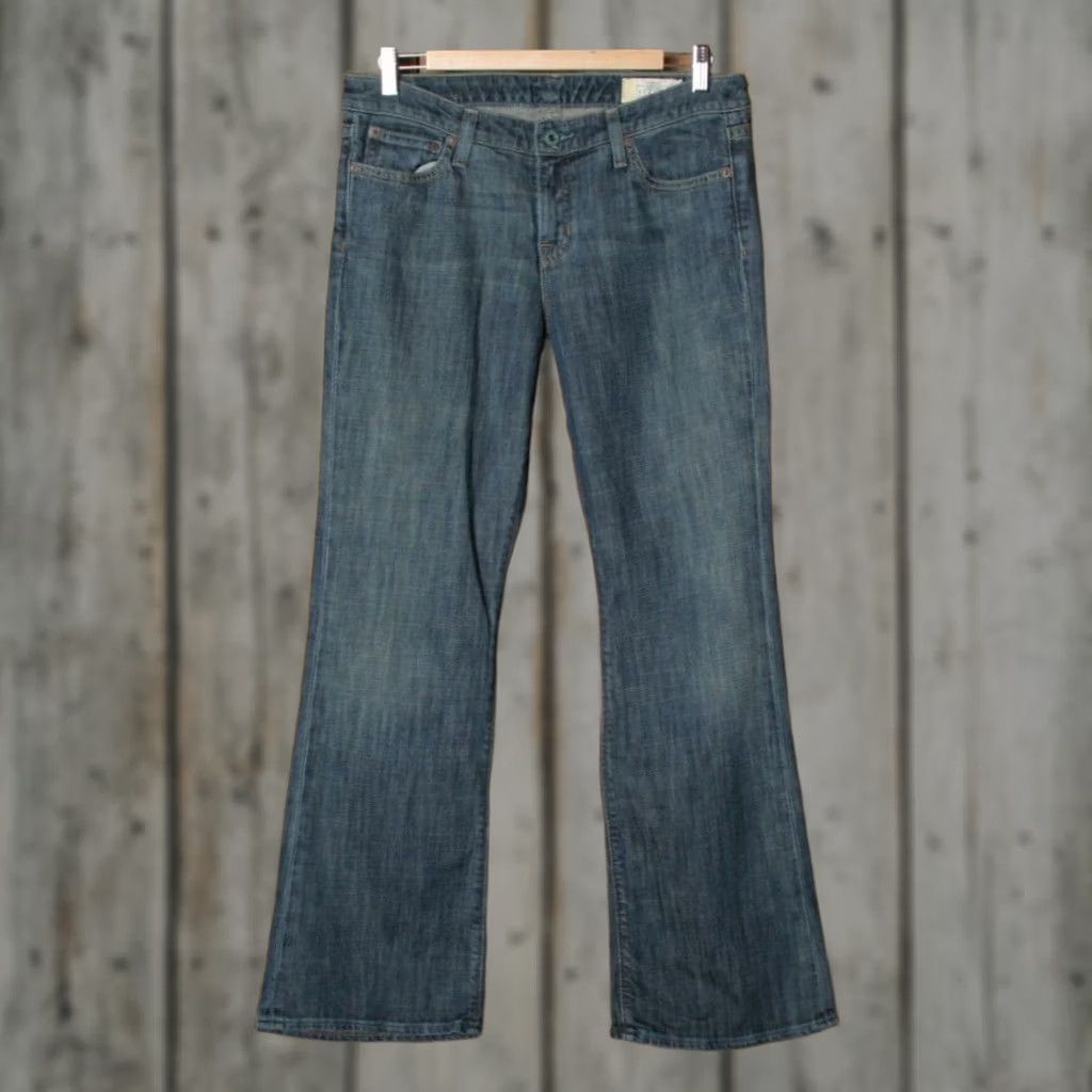 Gap VINTAGE GAP Blue Stretch Denim Low Rise Flare Leg Jeans Sz. 8 (32x31) Women Jeans Blue Flared 2007 Spring Womens Size 8 Slim Fit Tight Hosiery? Size 24" / US 00 / IT 34 - 1 Thumbnail