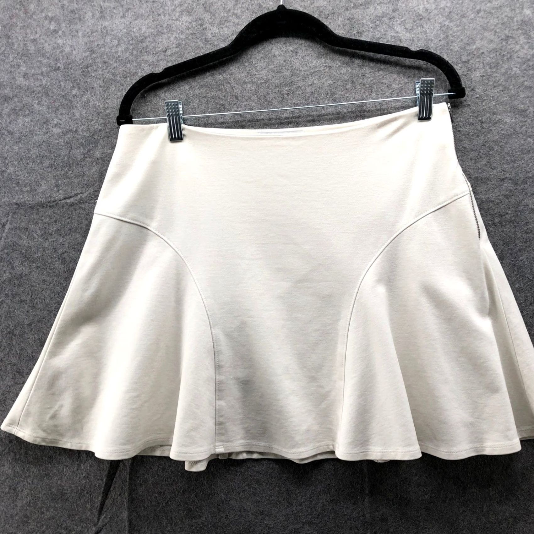 Banana Republic Banana Republic Flared Mini Skirt Womens 8 White Ivory Side Zip Ponte Stretch Skirt Zipper Solid Knit Sretchable Casual Formal Regular Image: N/A Size 30" / US 8 / IT 44 - 2 Thumbnail