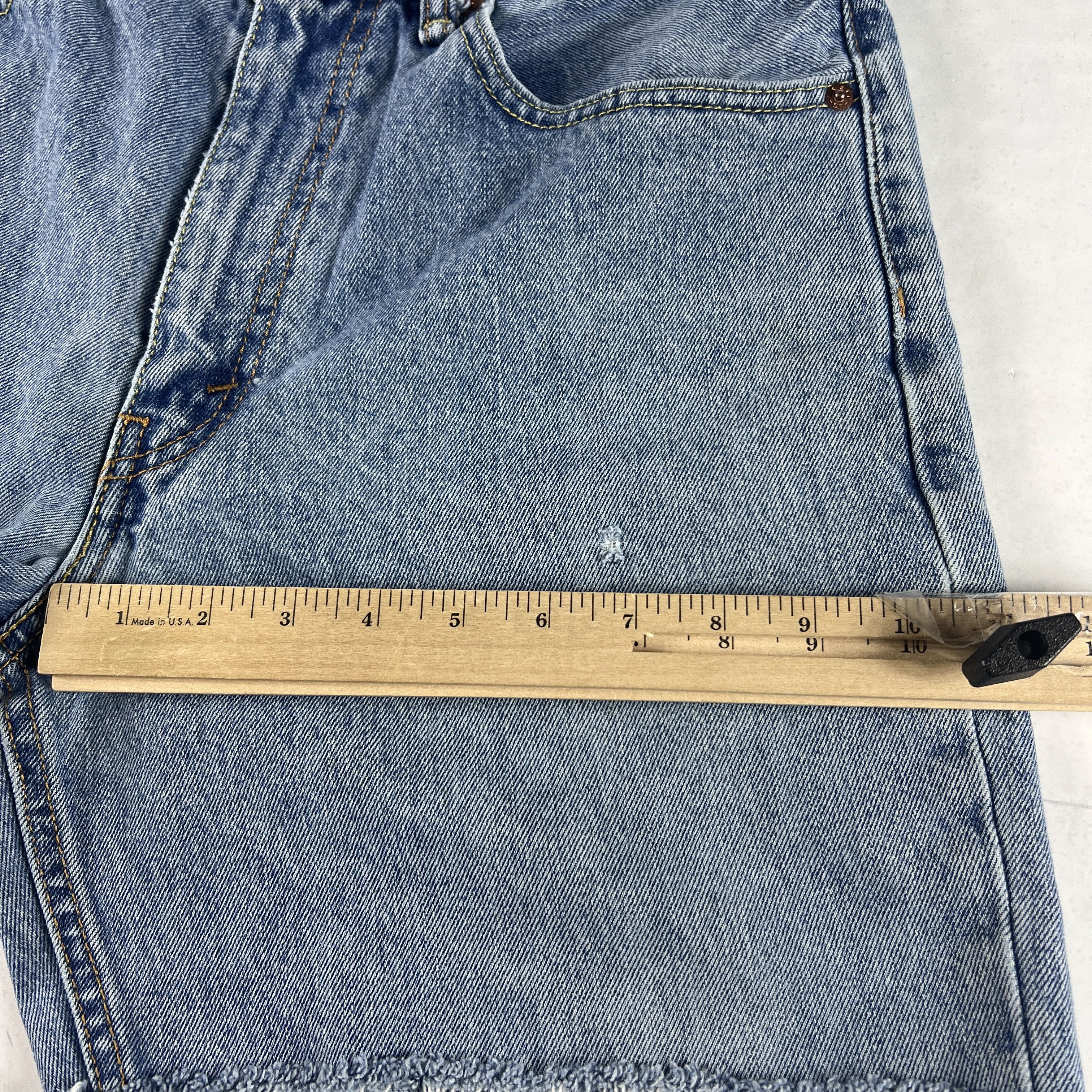 Levi's Levi's Jean Shorts 550 Faded Bermuda Cut Off Denim Jorts Size US 32 / EU 48 - 19 Thumbnail